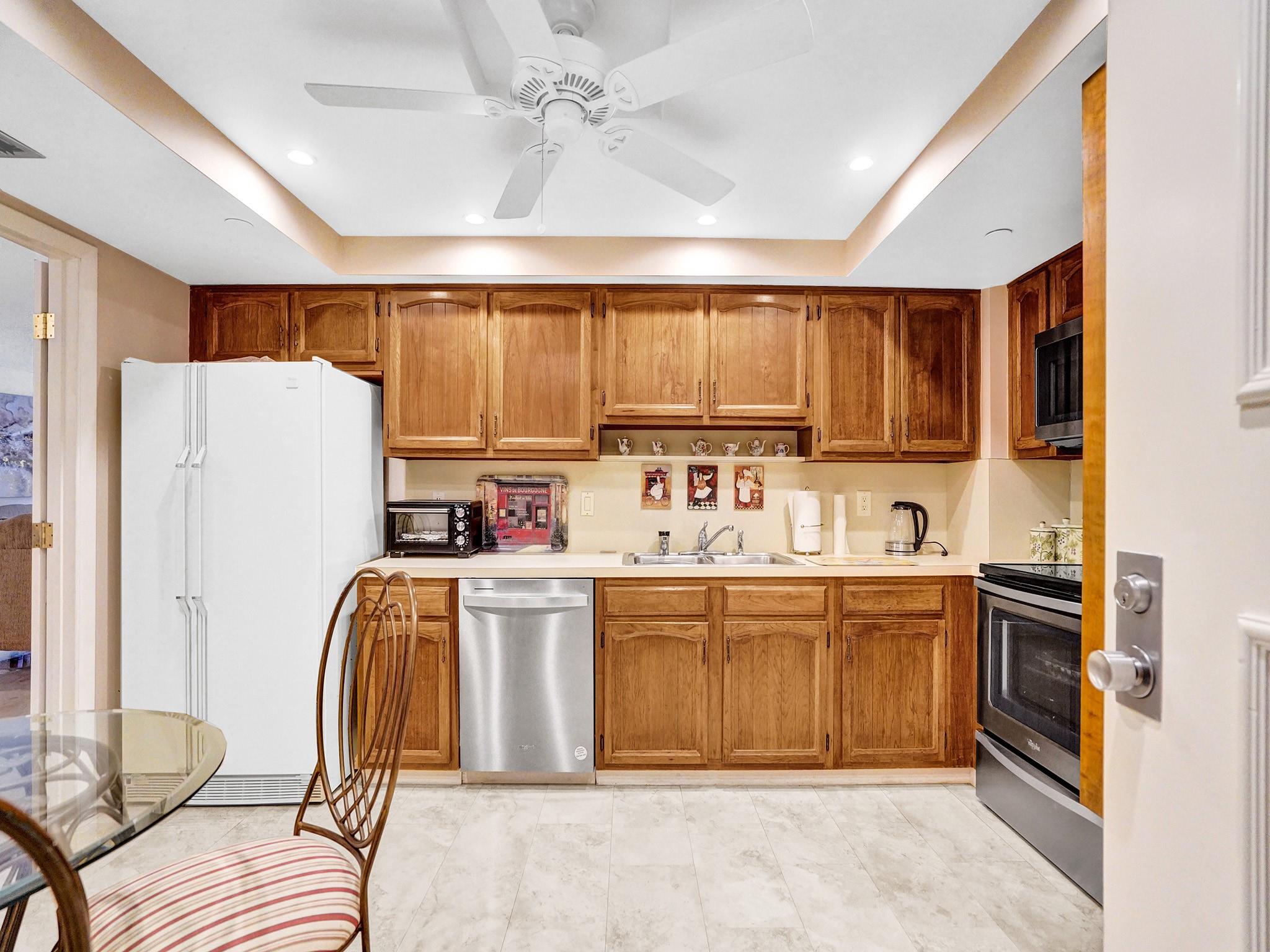 3200 Port Royale Dr 208