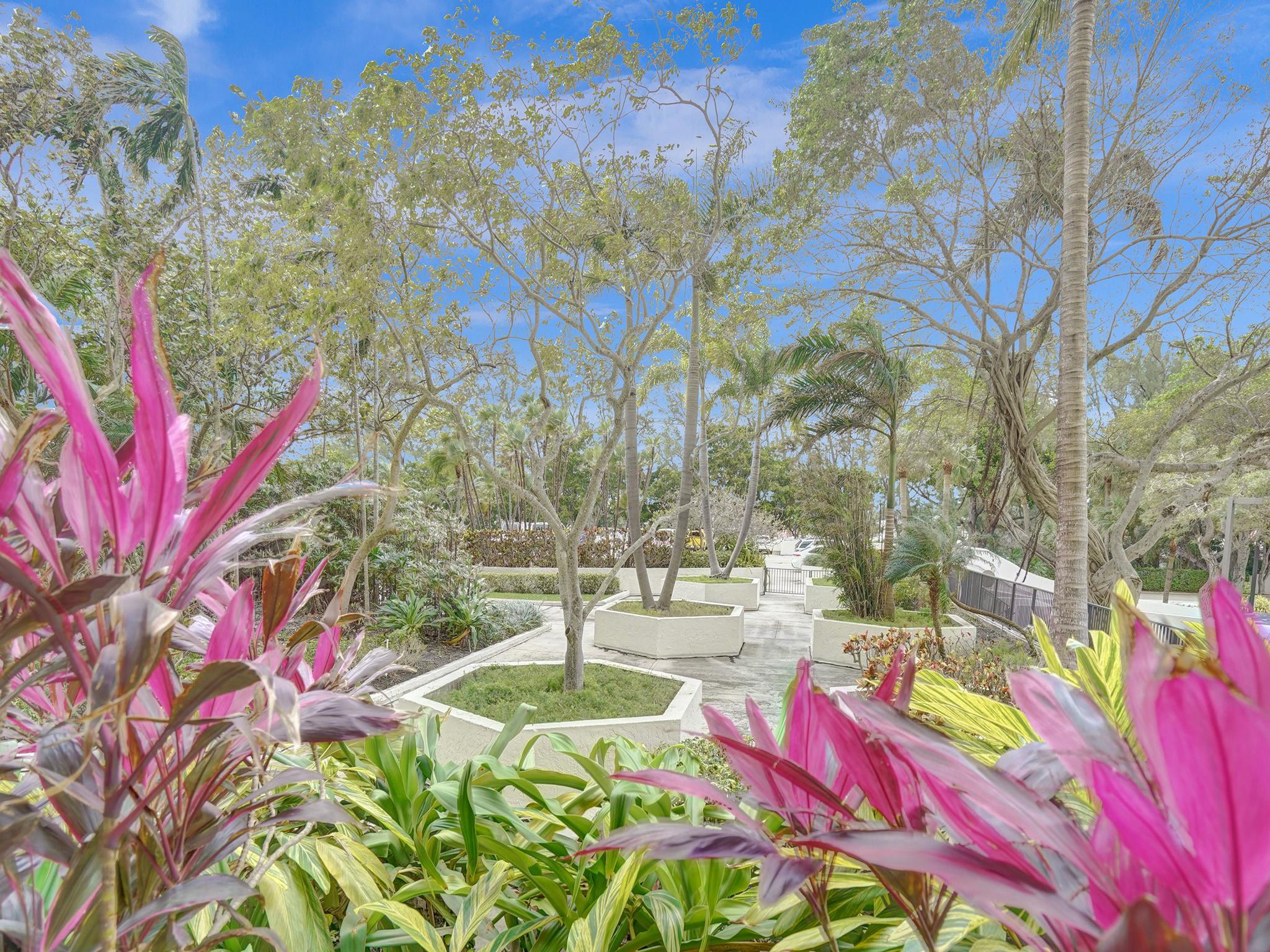 3200 Port Royale Dr 208