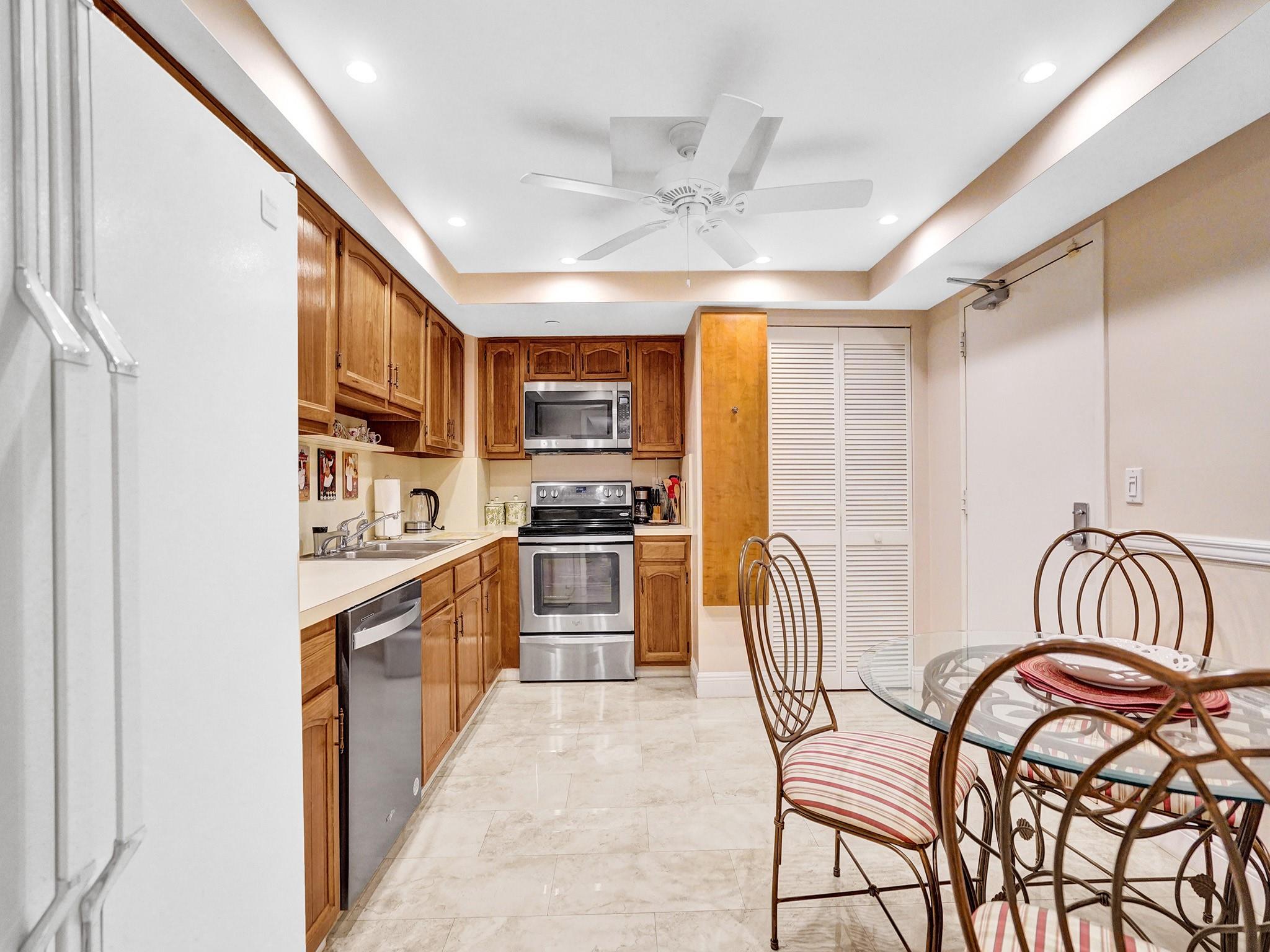 3200 Port Royale Dr 208