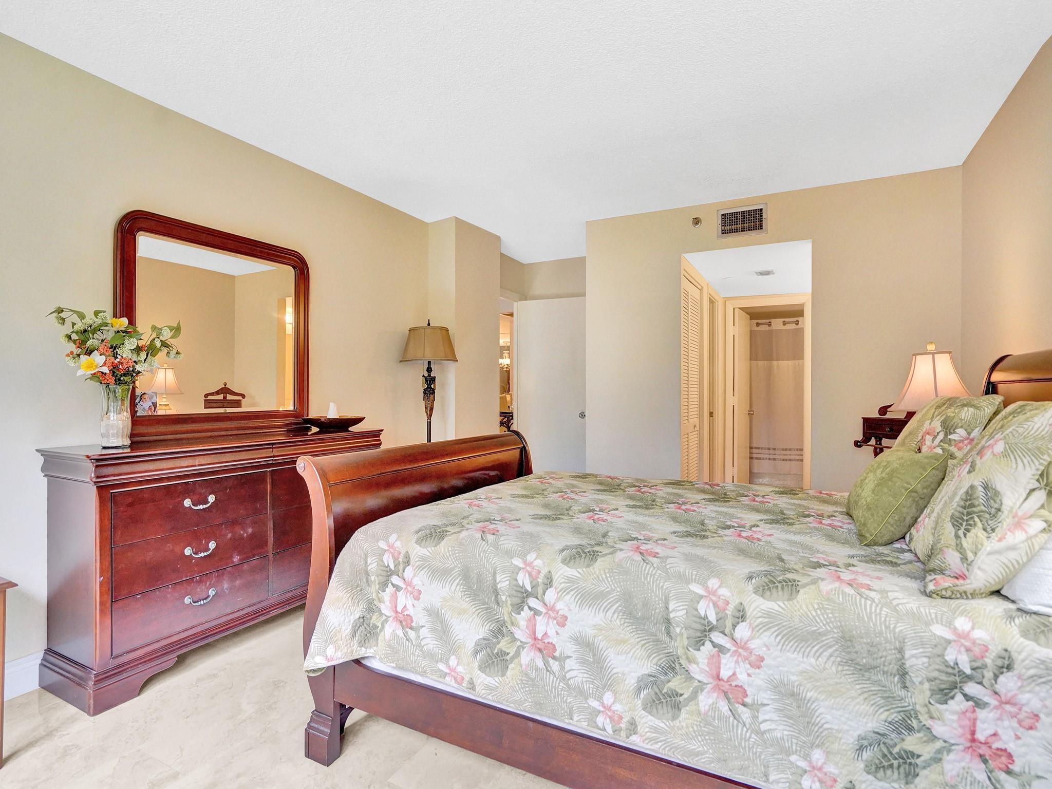 3200 Port Royale Dr 208