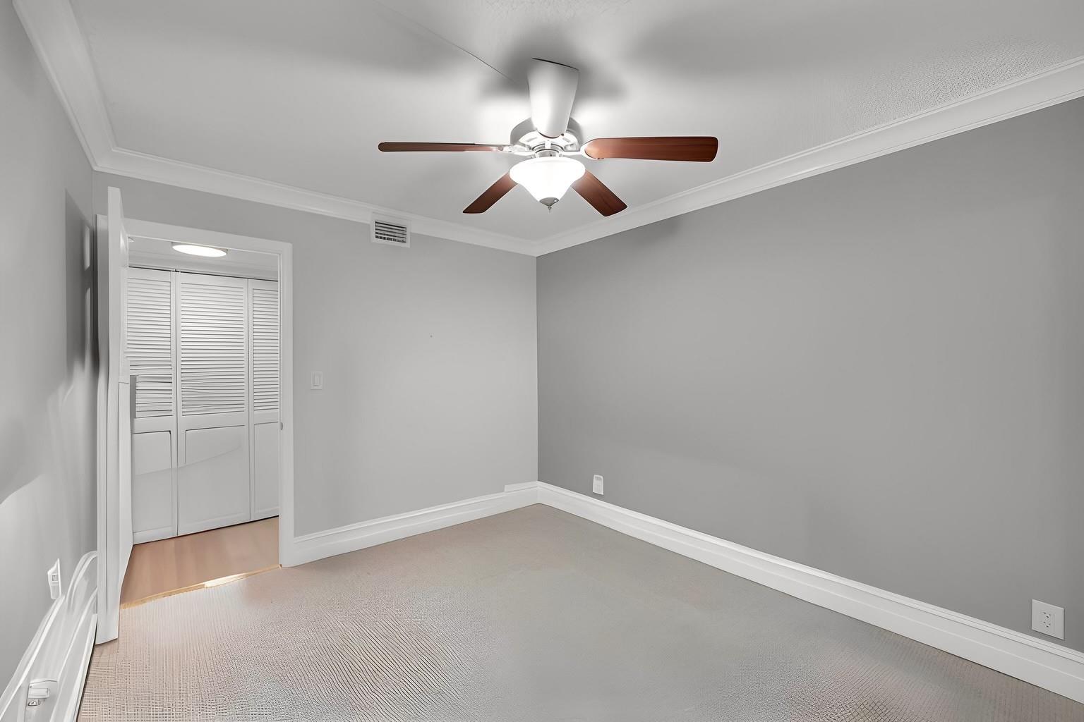 116 Lake Emerald Dr 401