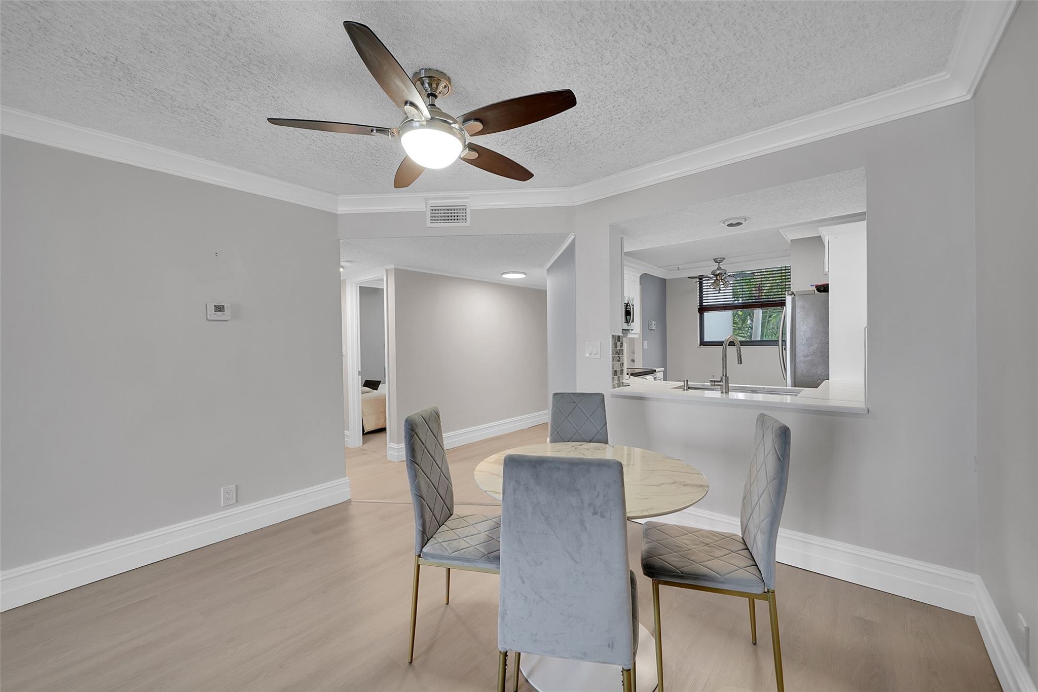 116 Lake Emerald Dr 401