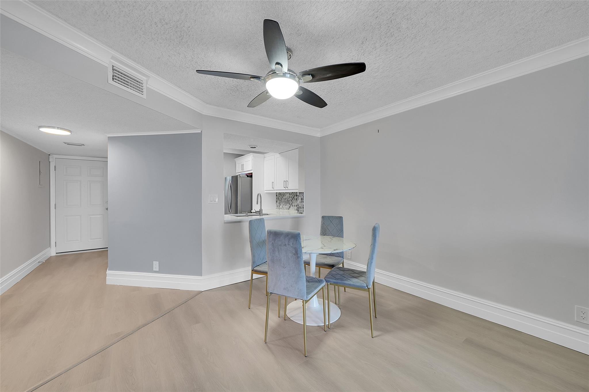 116 Lake Emerald Dr 401