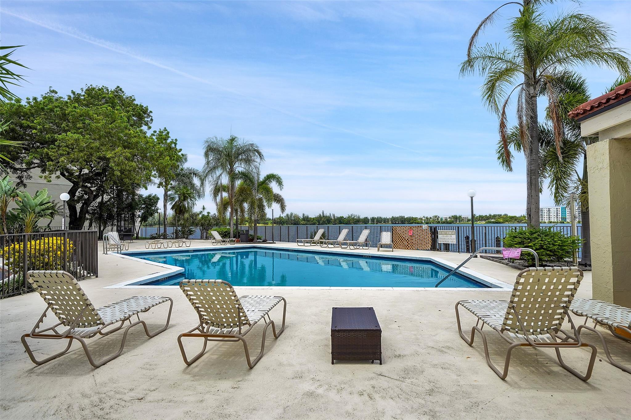 116 Lake Emerald Dr 401