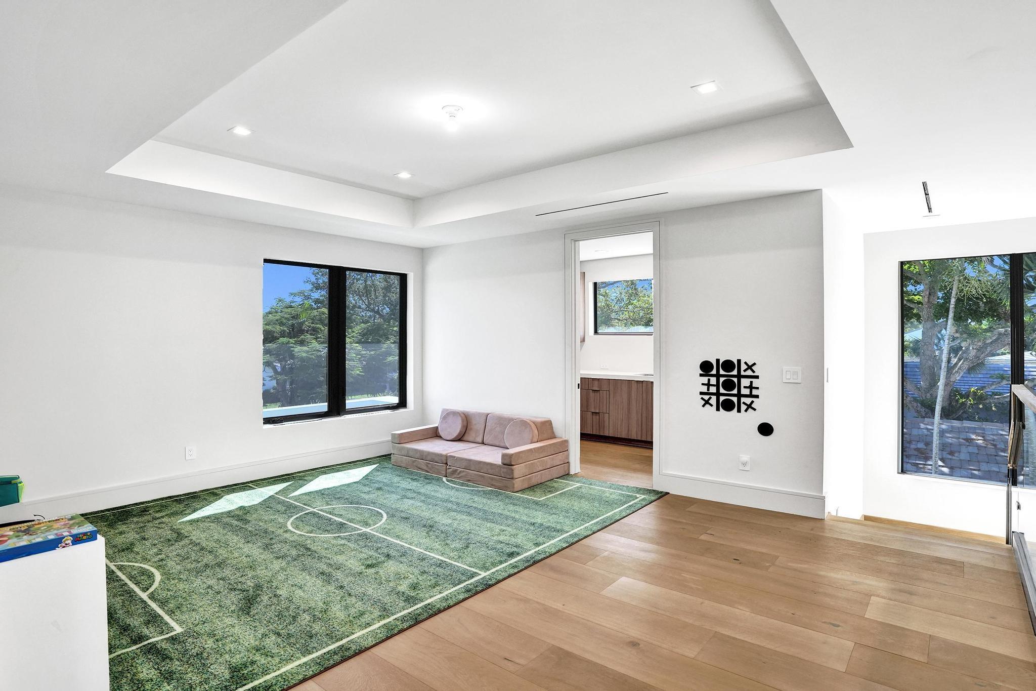 7 Seneca Rd