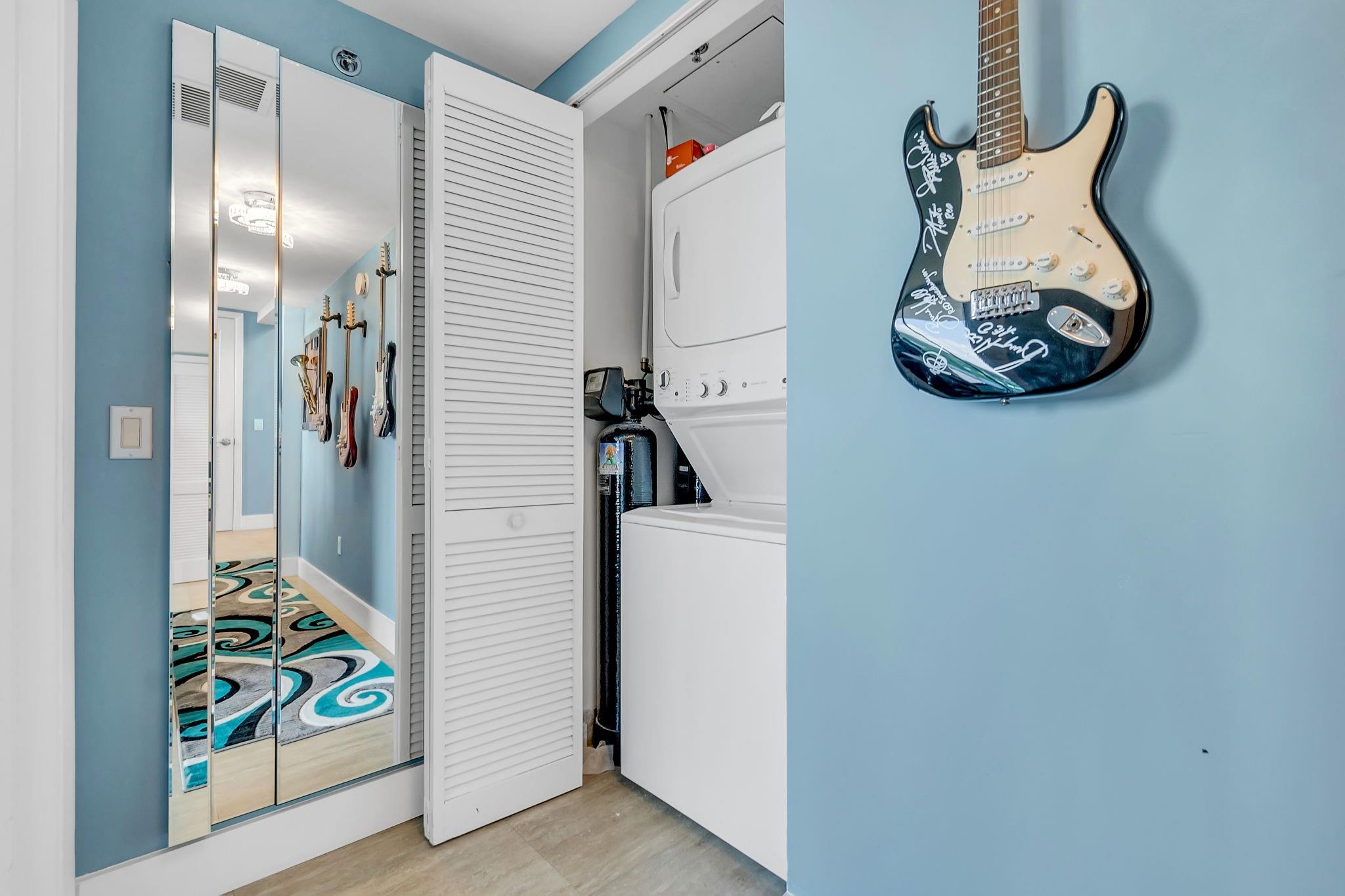 2641 N Flamingo Rd 1105N