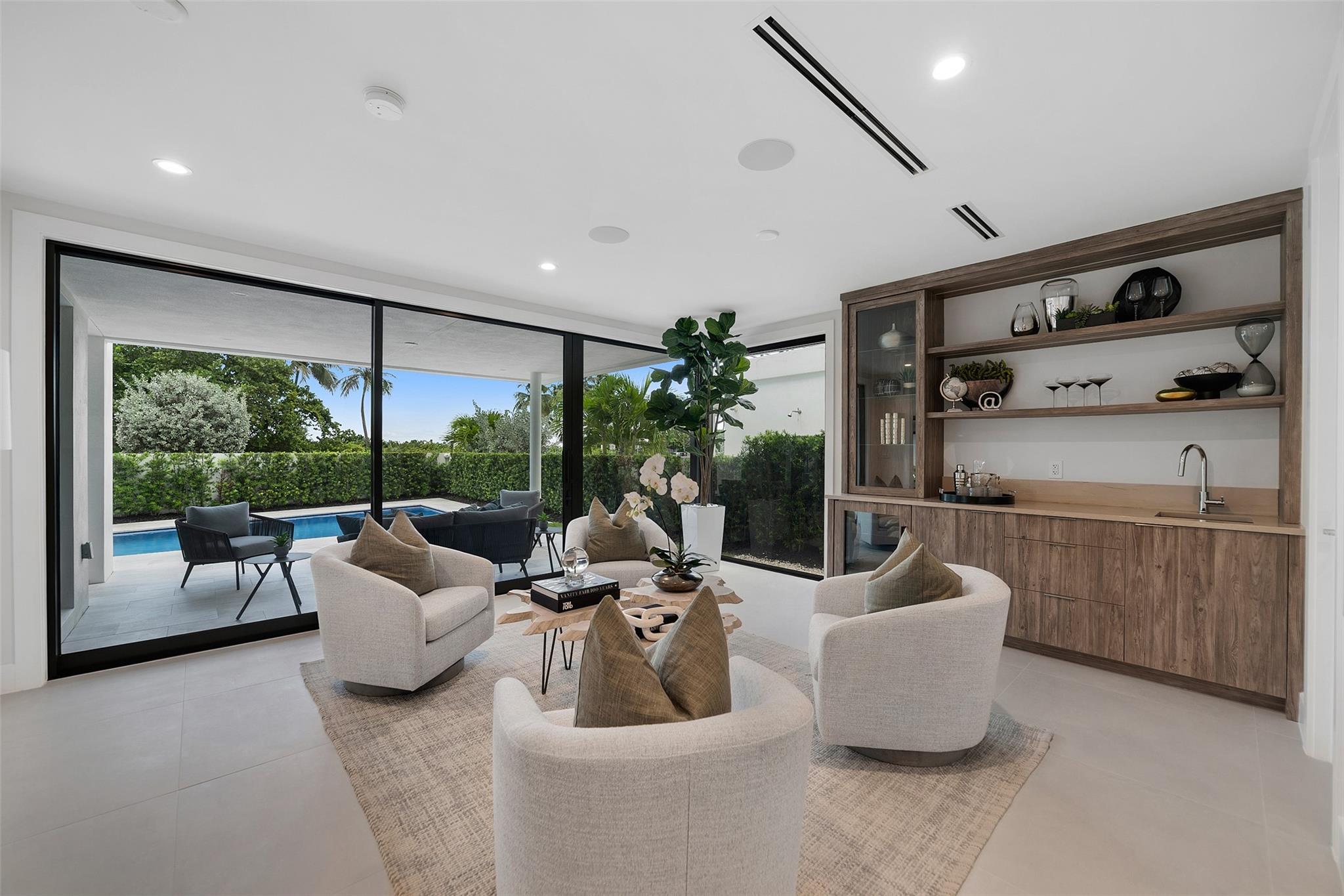 1813 N Fort Lauderdale Beach Blvd