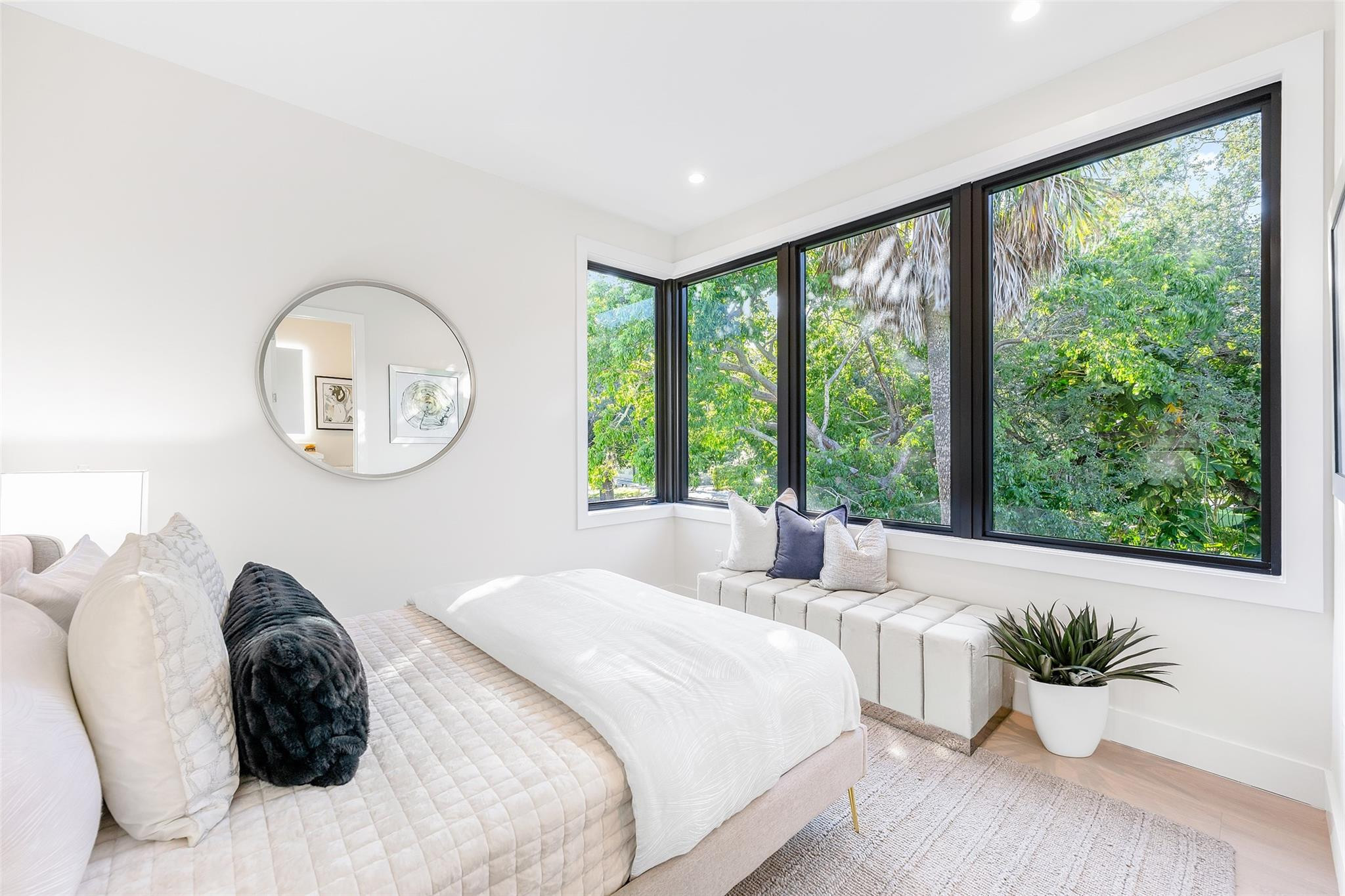 1544 Ponce De Leon Dr