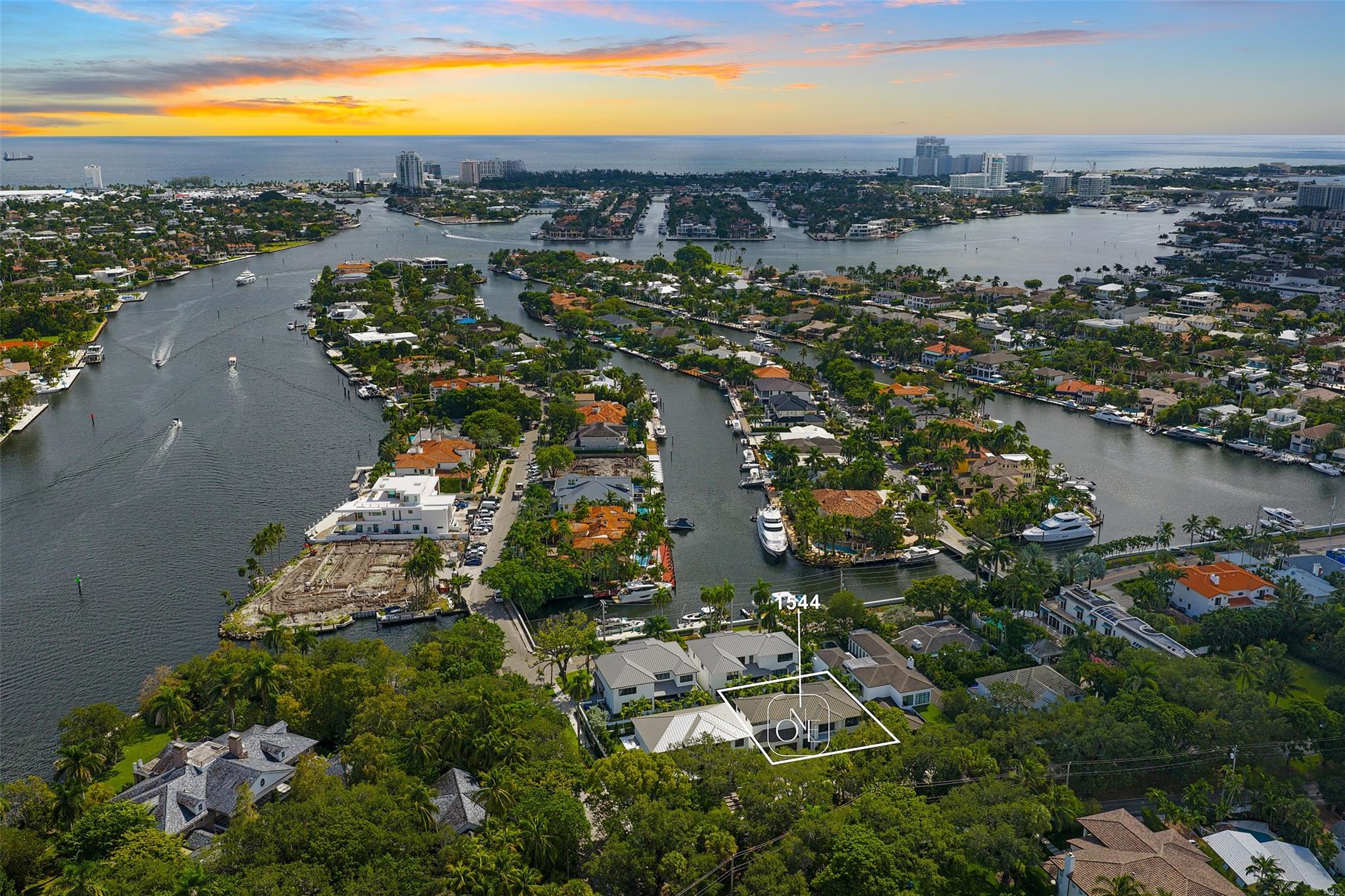 1544 Ponce De Leon Dr