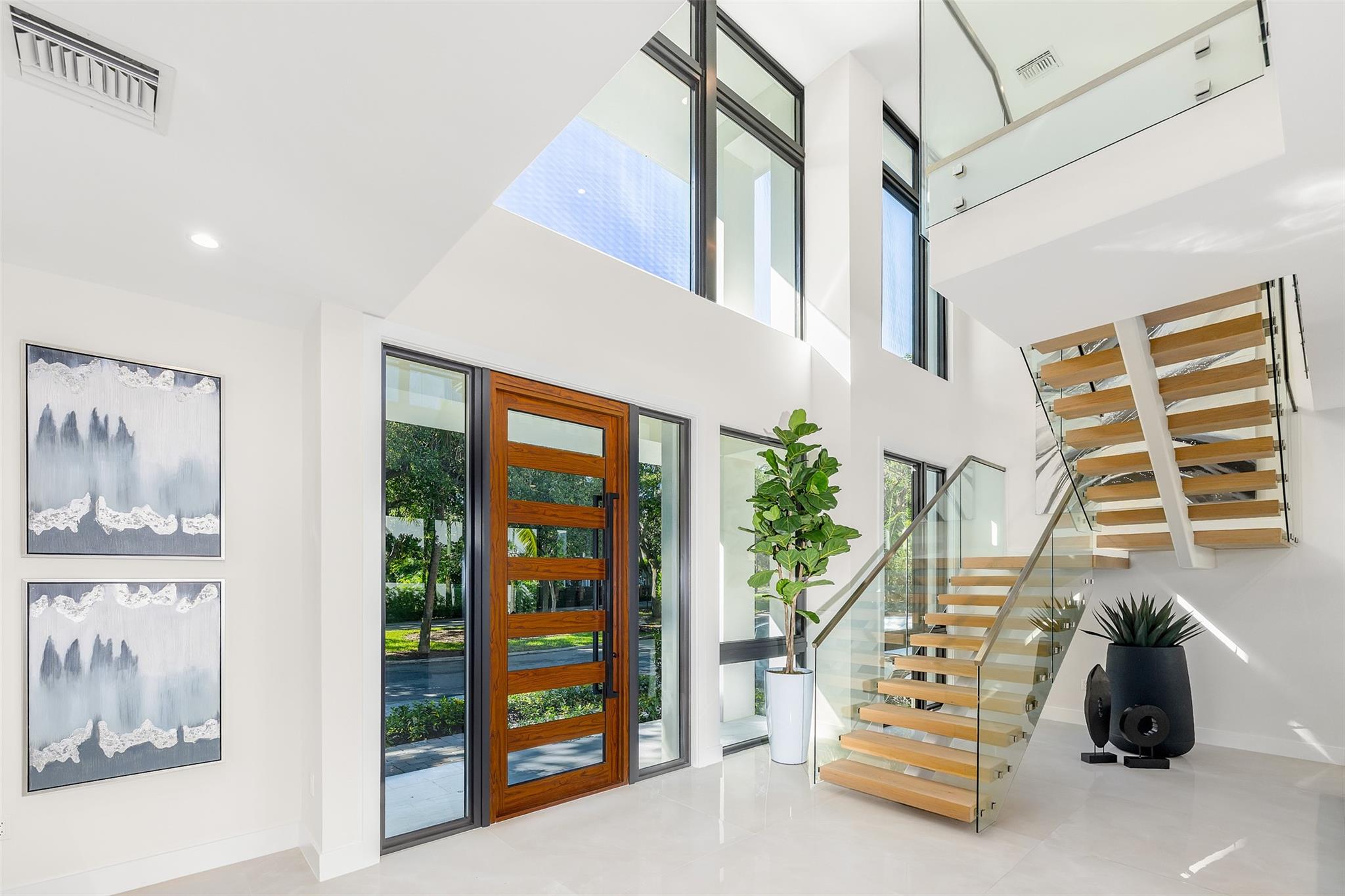 1544 Ponce De Leon Dr