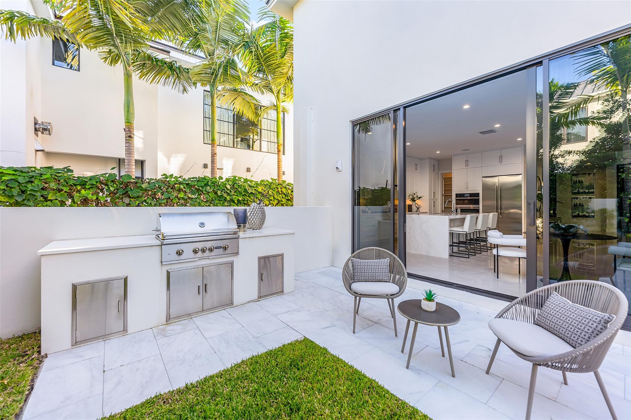 1544 Ponce De Leon Dr