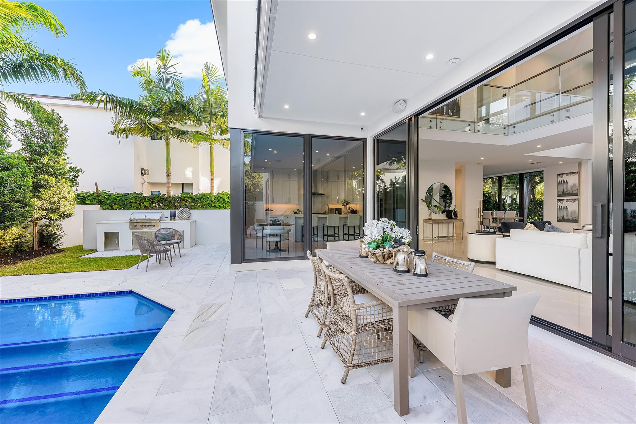 1544 Ponce De Leon Dr