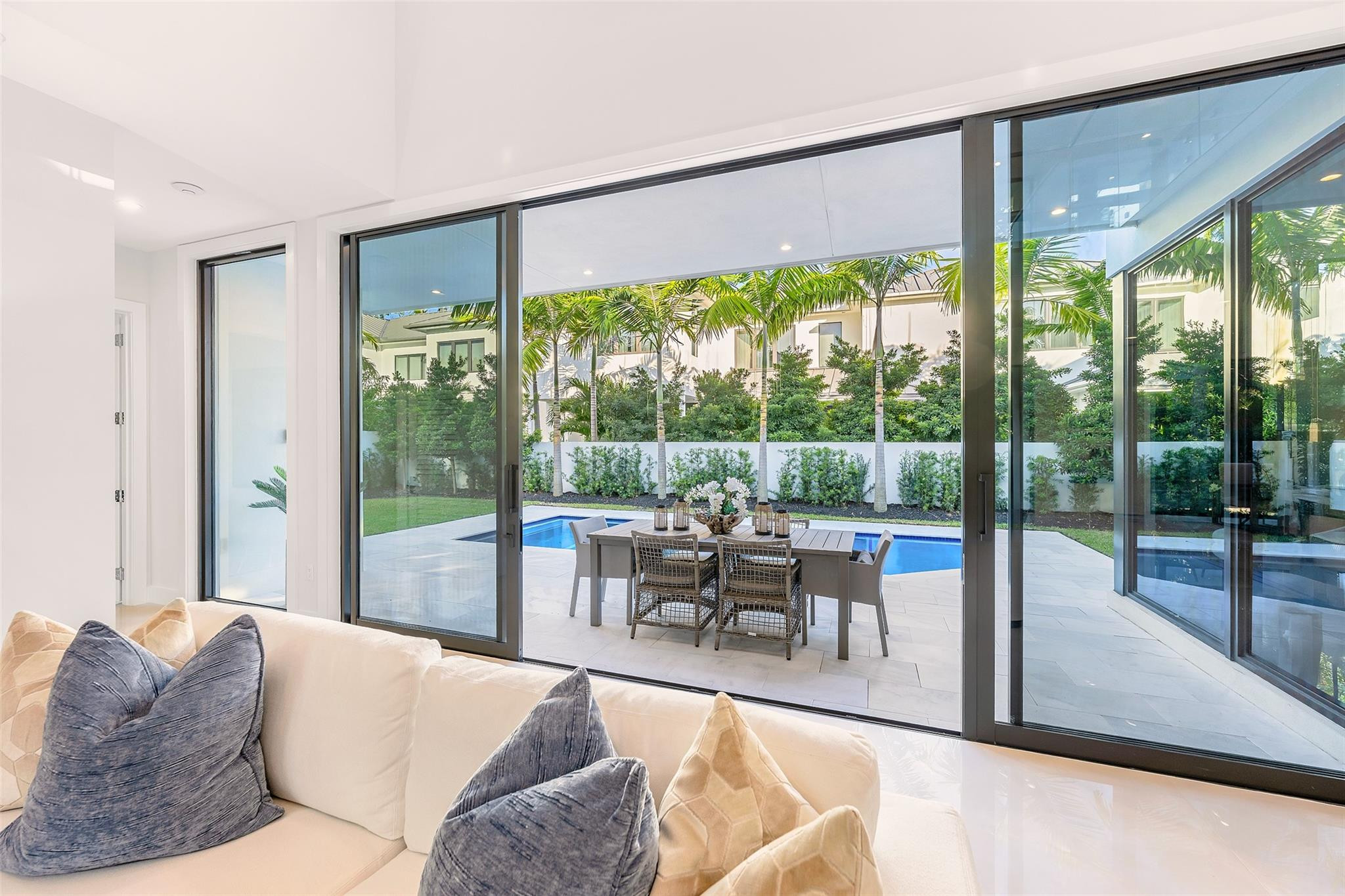 1544 Ponce De Leon Dr