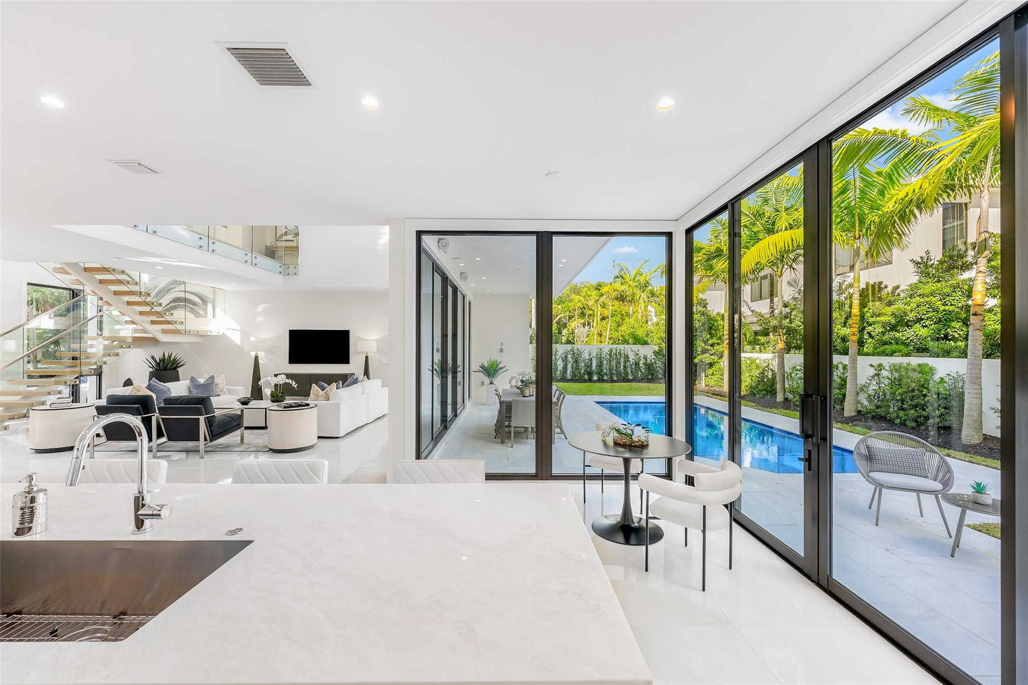 1544 Ponce De Leon Dr