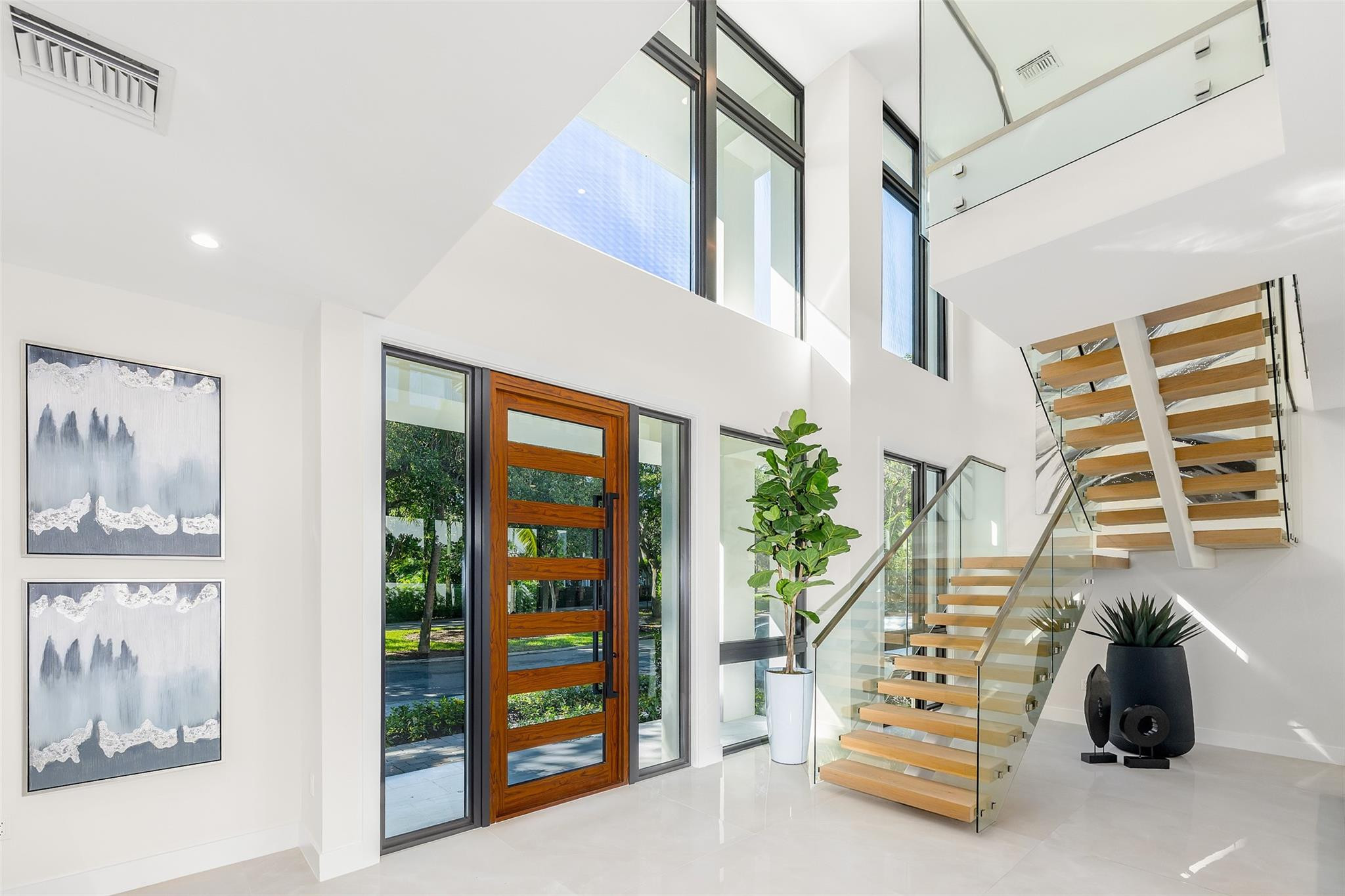 1544 Ponce De Leon Dr