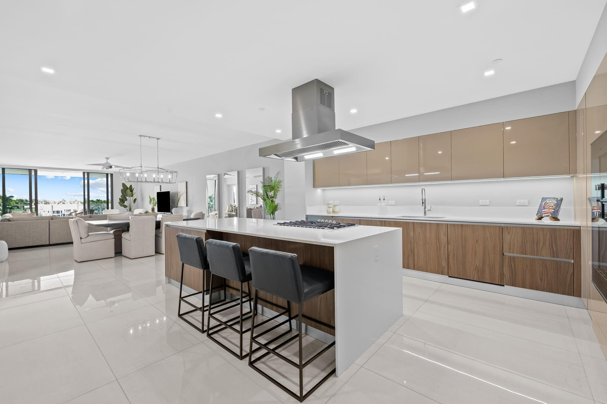 435 Bayshore Dr 302