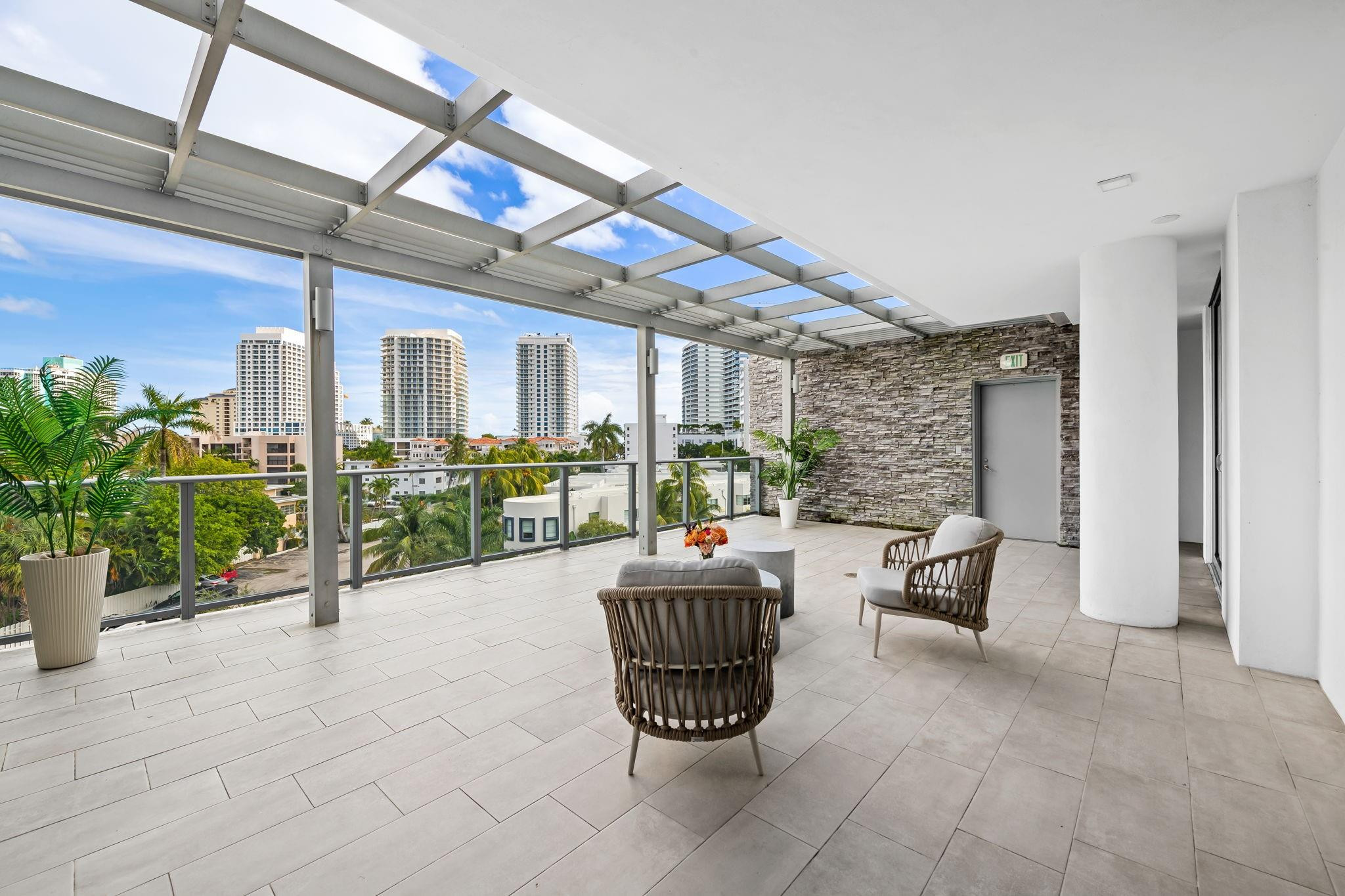 435 Bayshore Dr 302