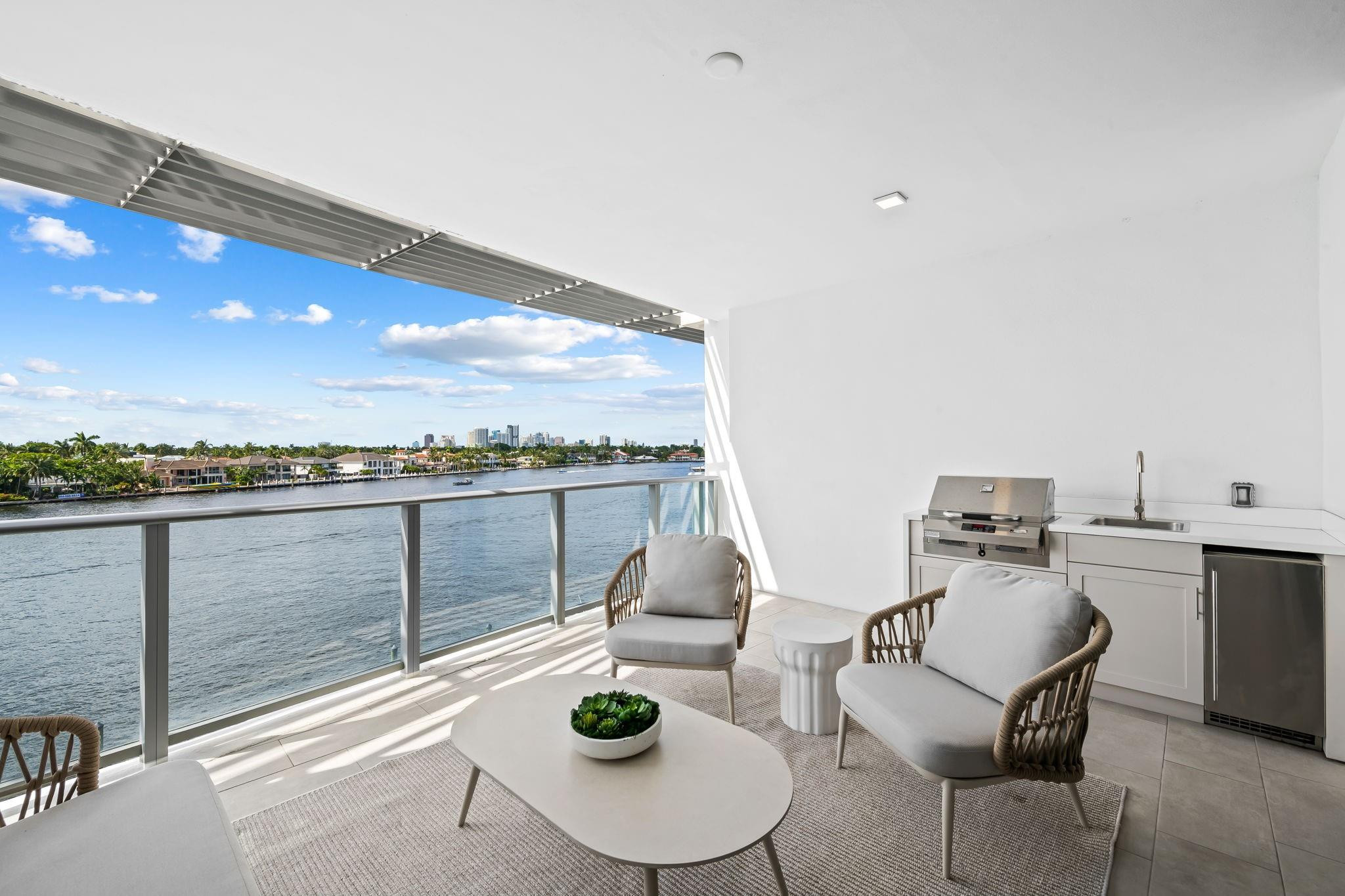 435 Bayshore Dr 302