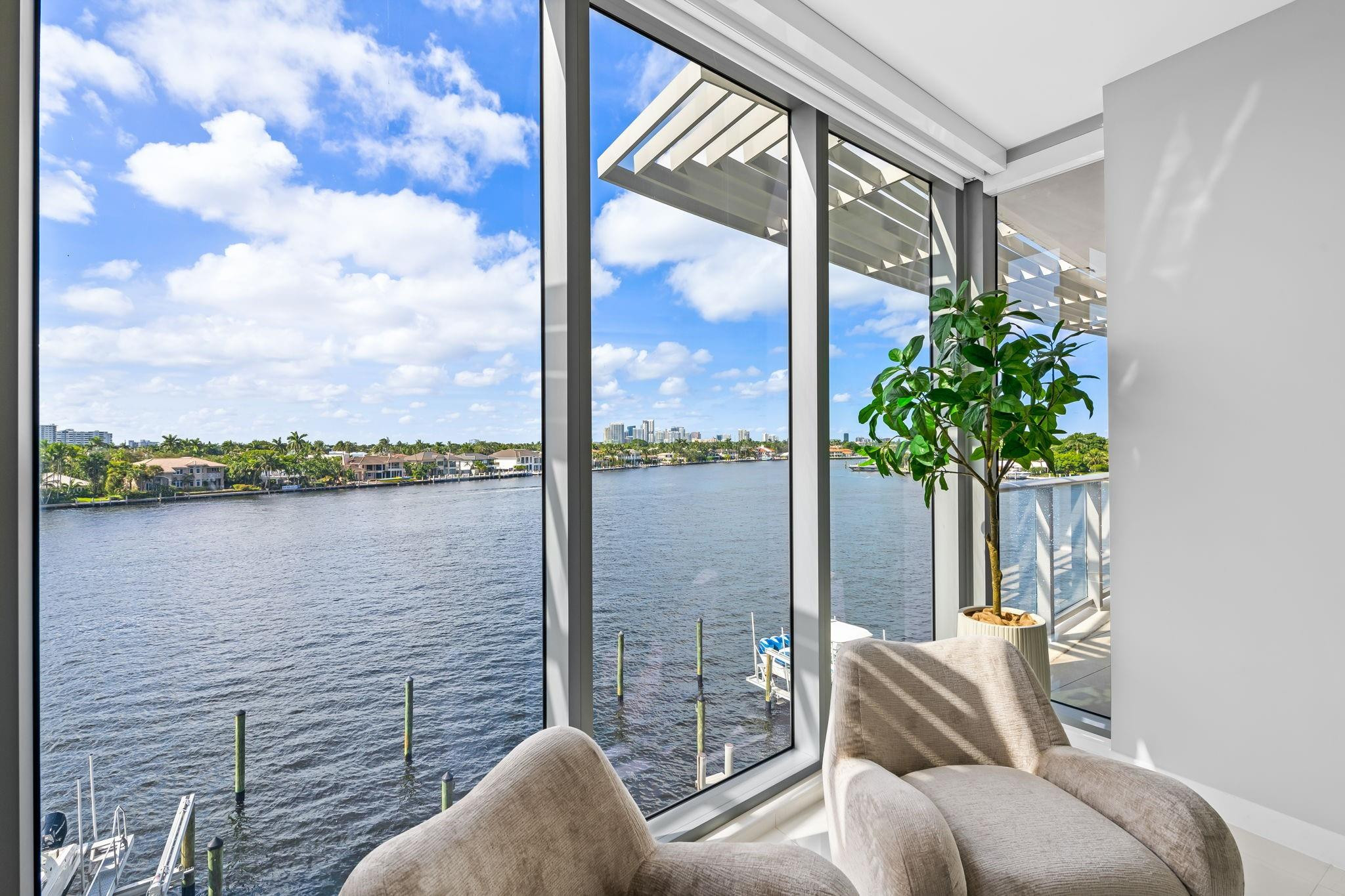 435 Bayshore Dr 302