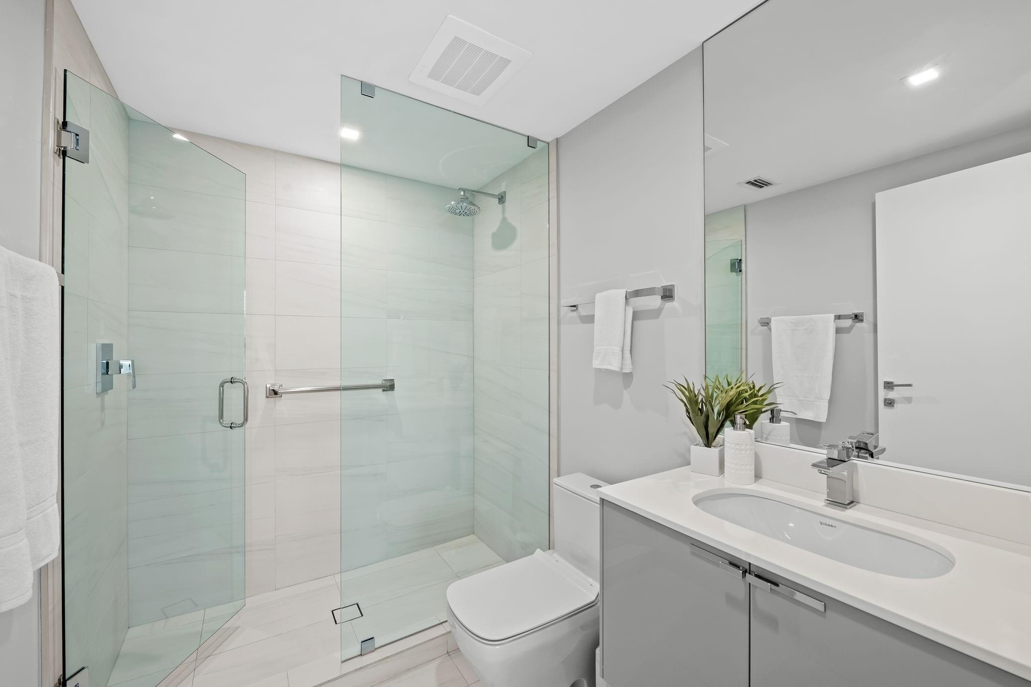 435 Bayshore Dr 302