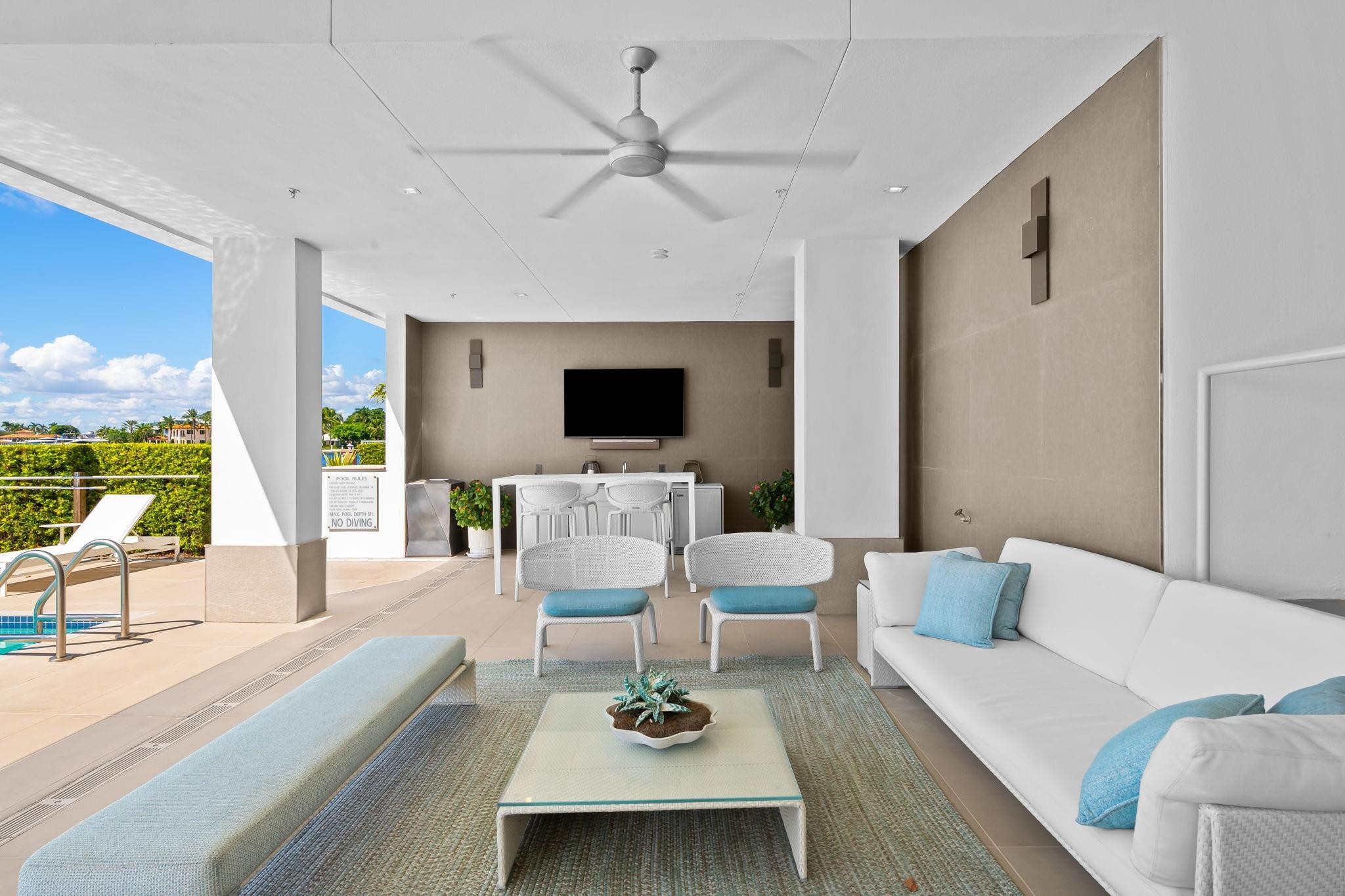435 Bayshore Dr 302