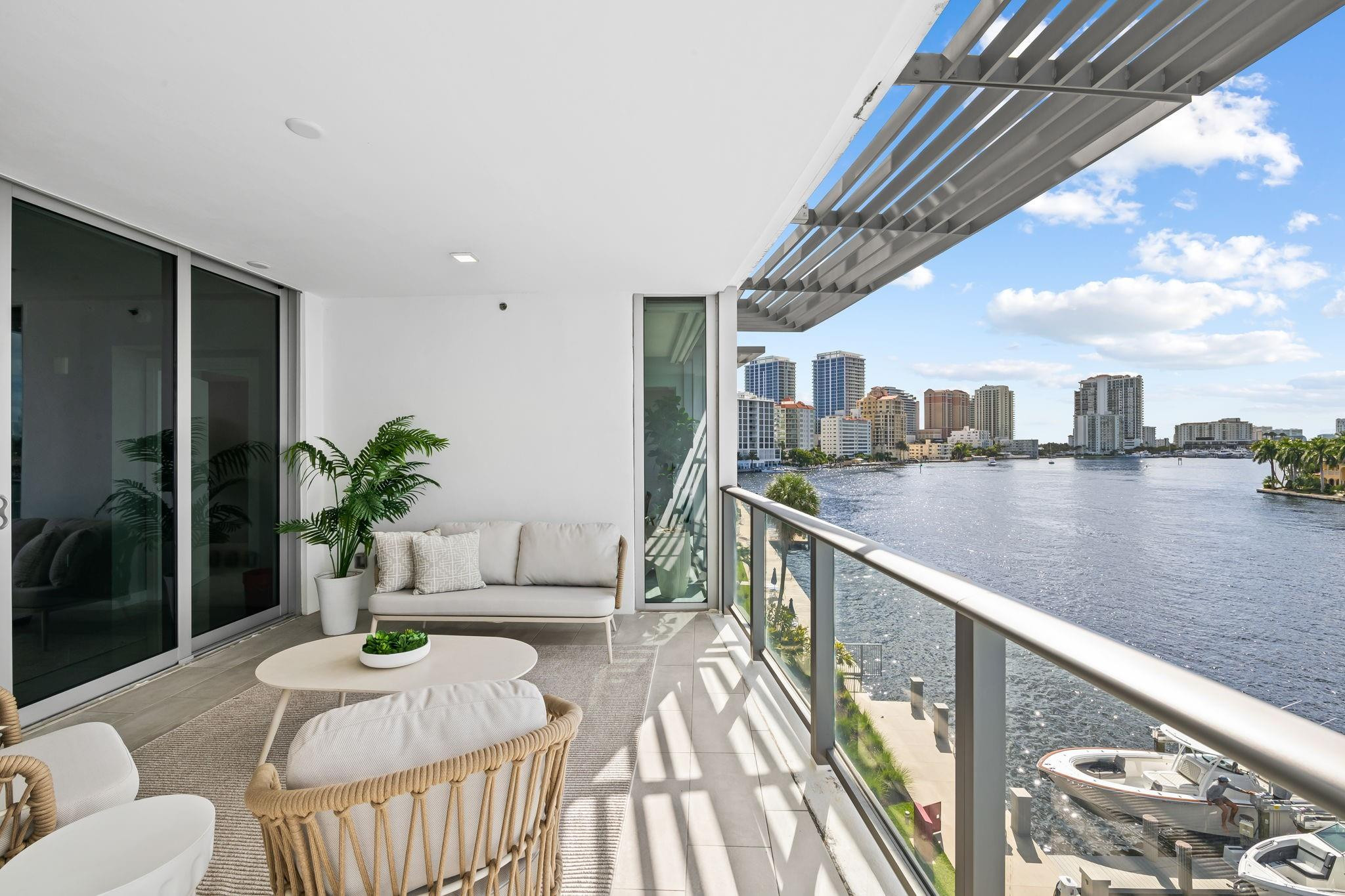 435 Bayshore Dr 302