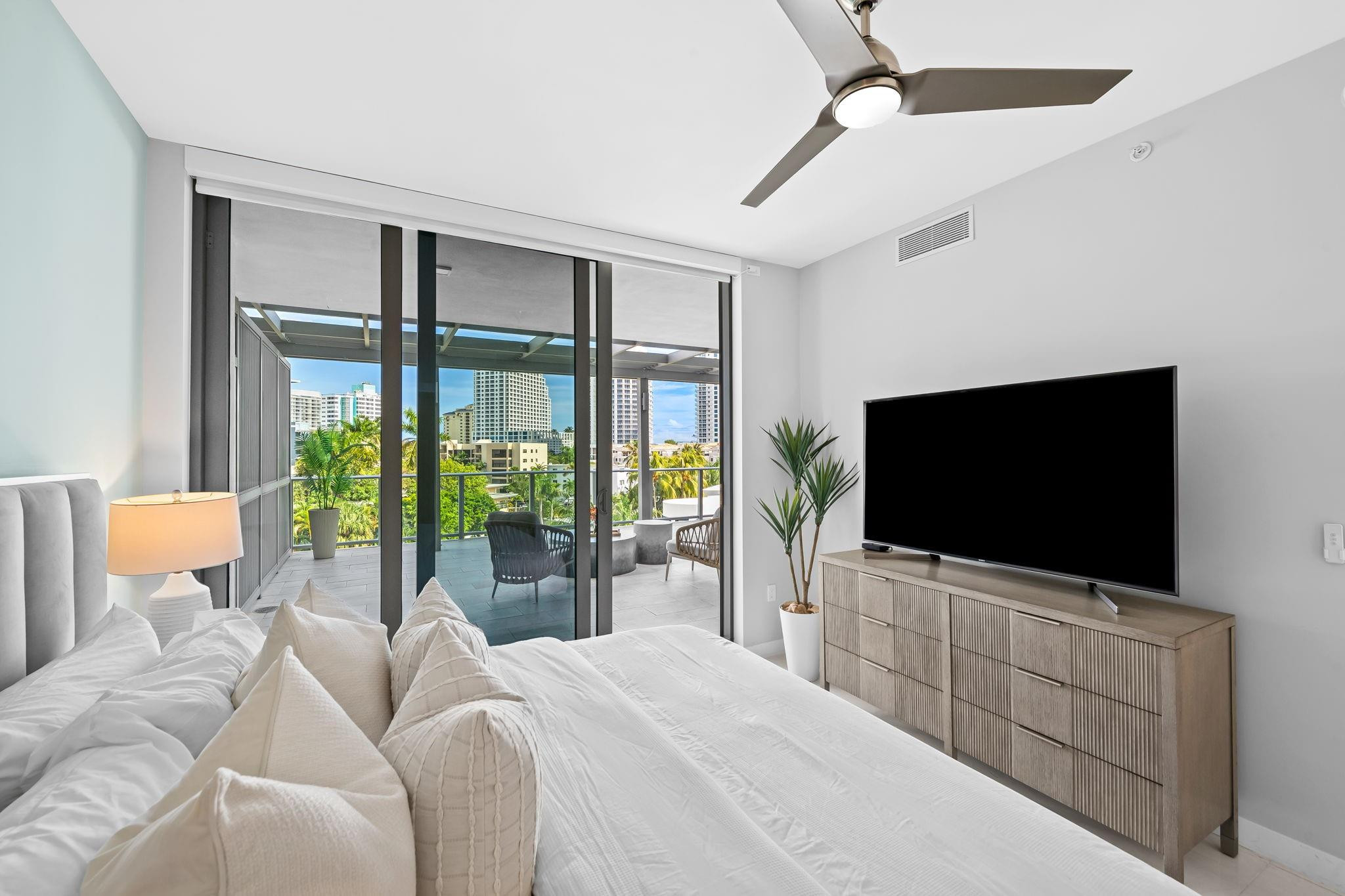 435 Bayshore Dr 302