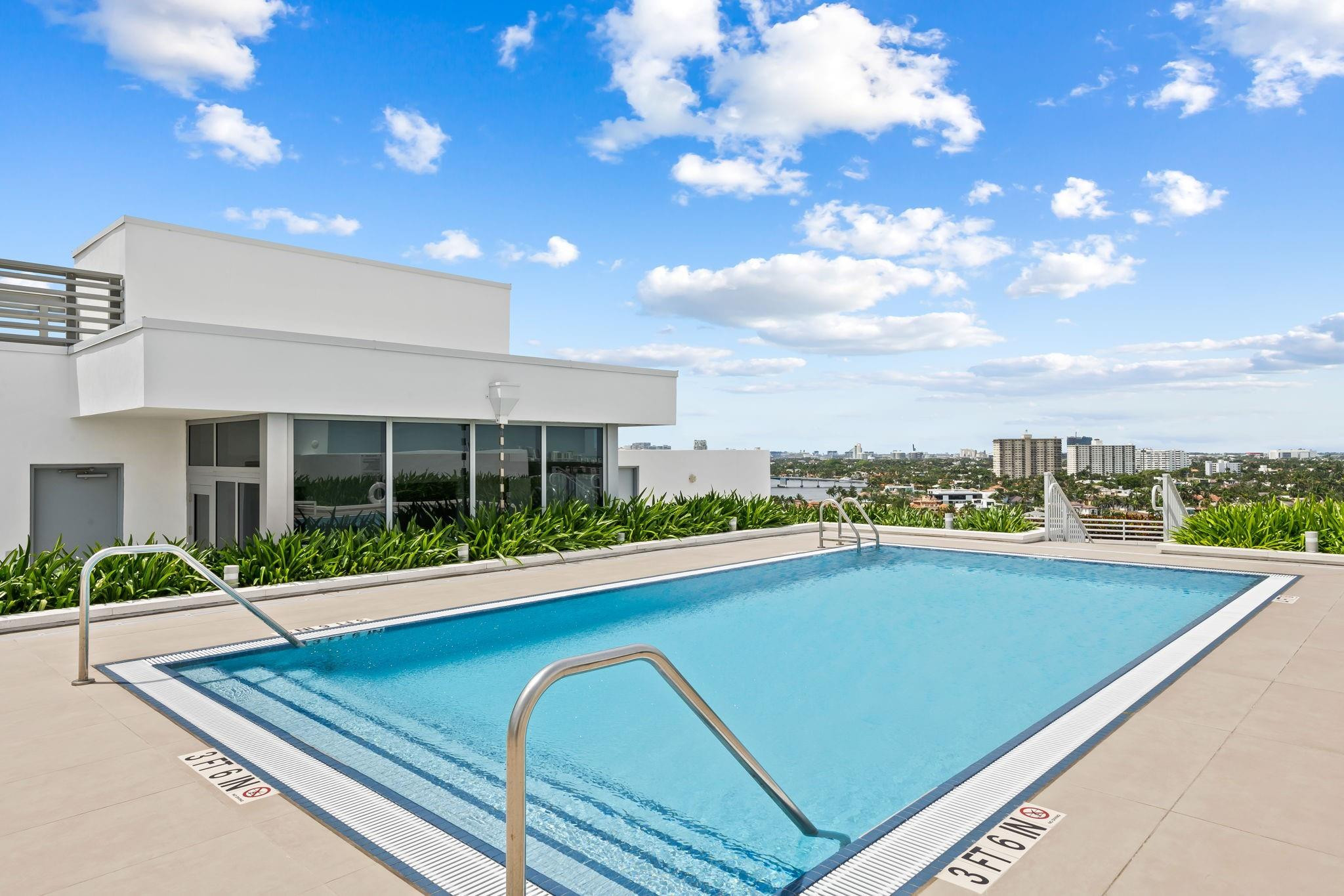 435 Bayshore Dr 302