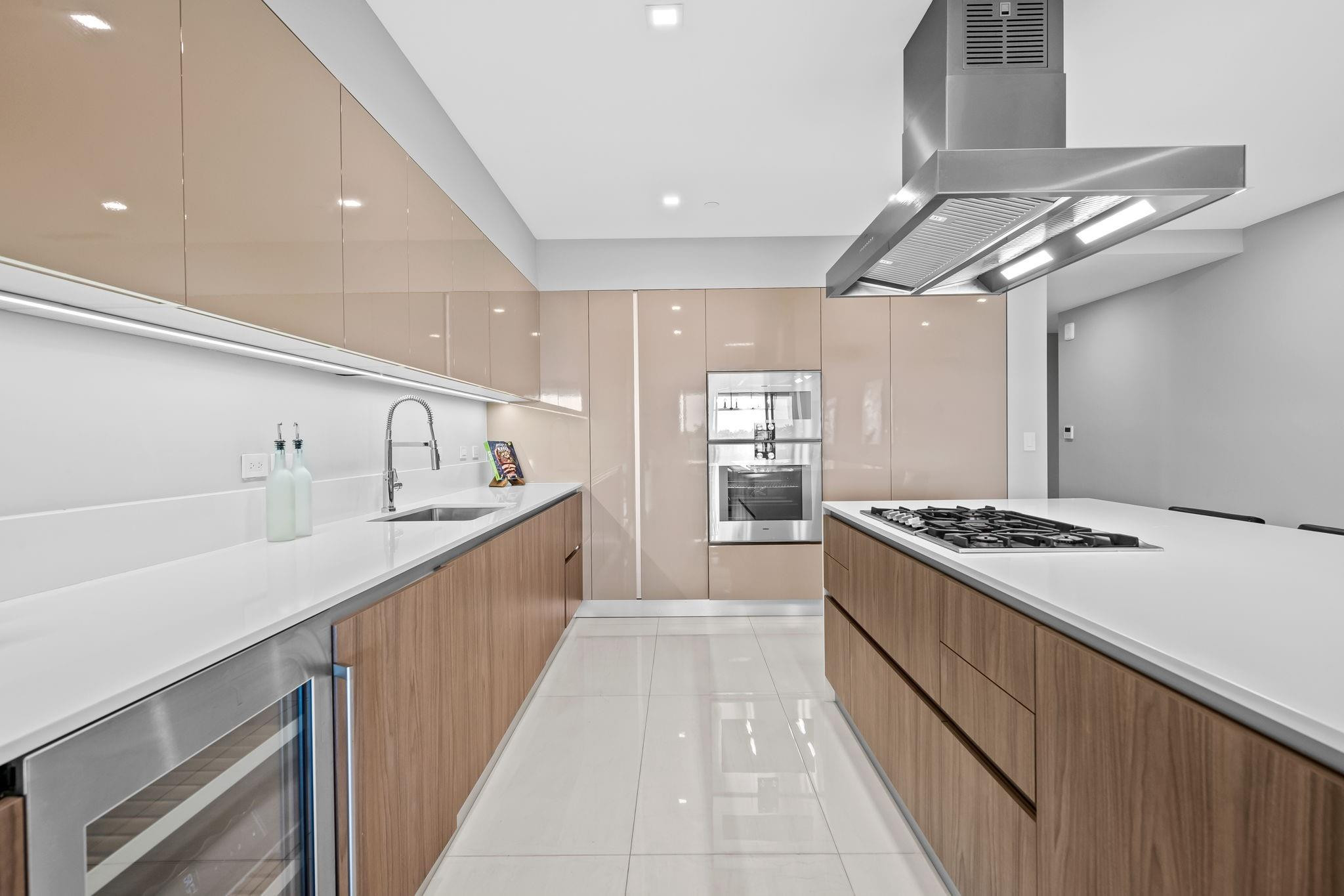 435 Bayshore Dr 302