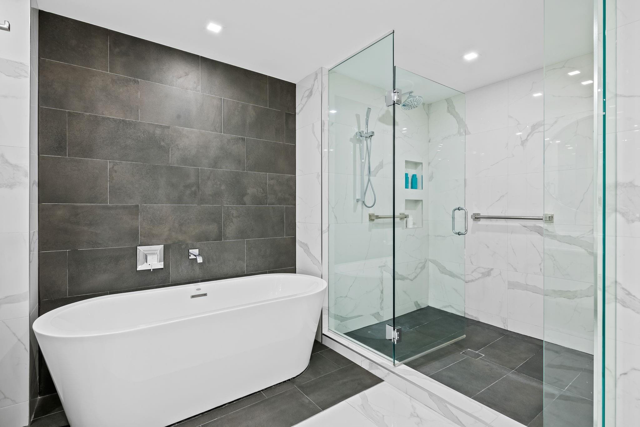 435 Bayshore Dr 302