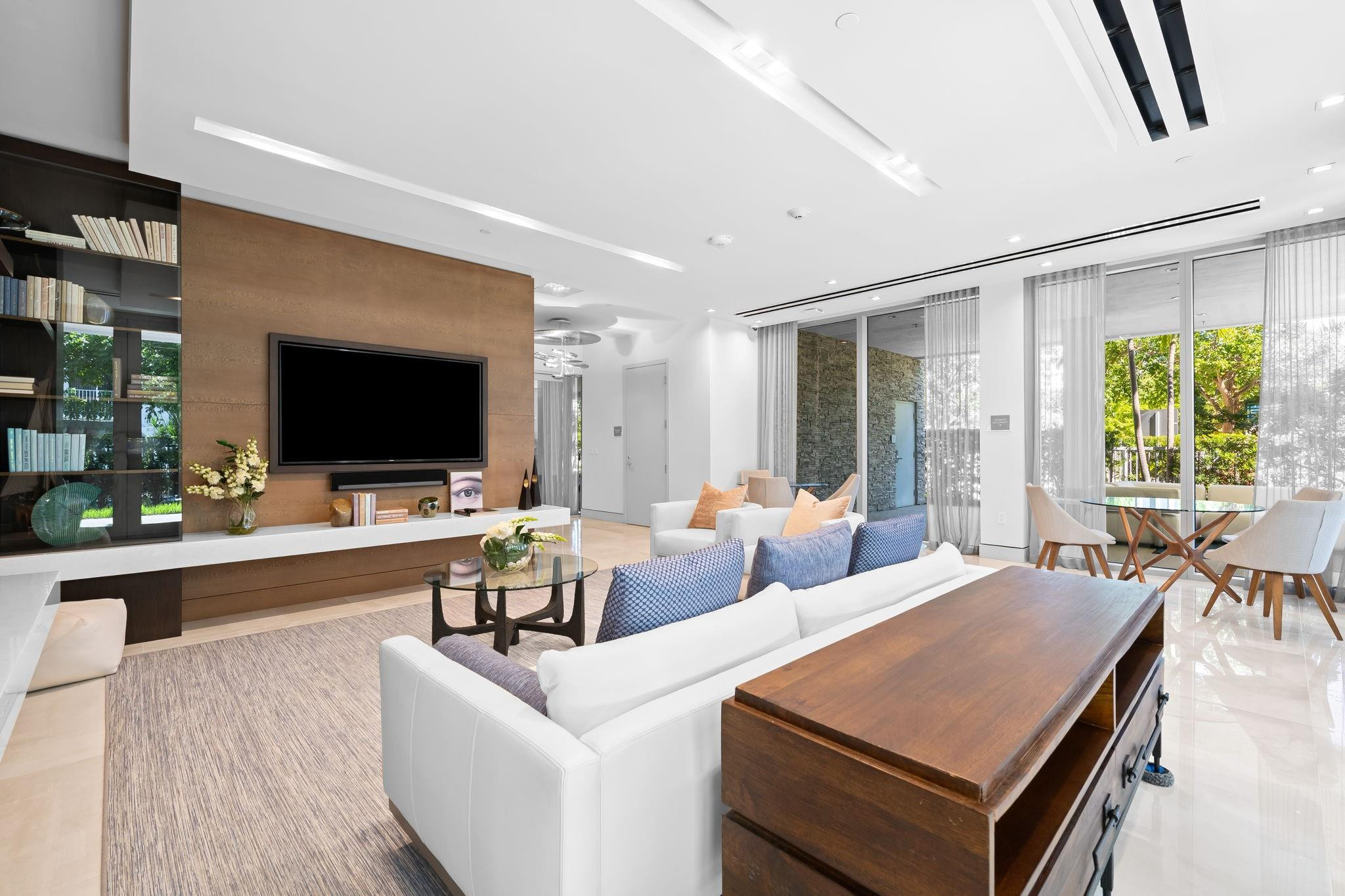 435 Bayshore Dr 302