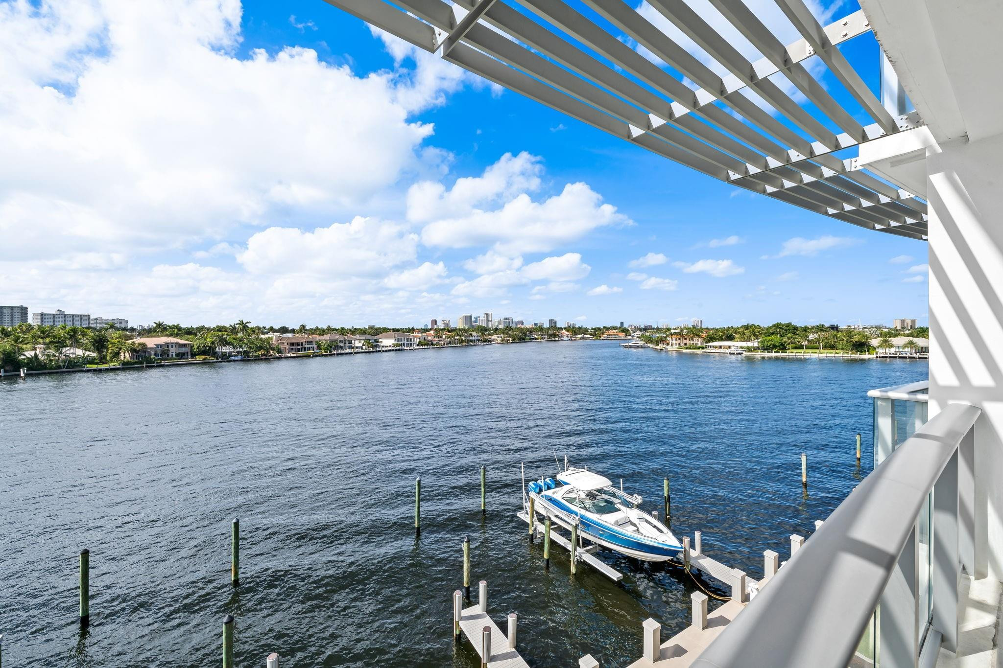 435 Bayshore Dr 302