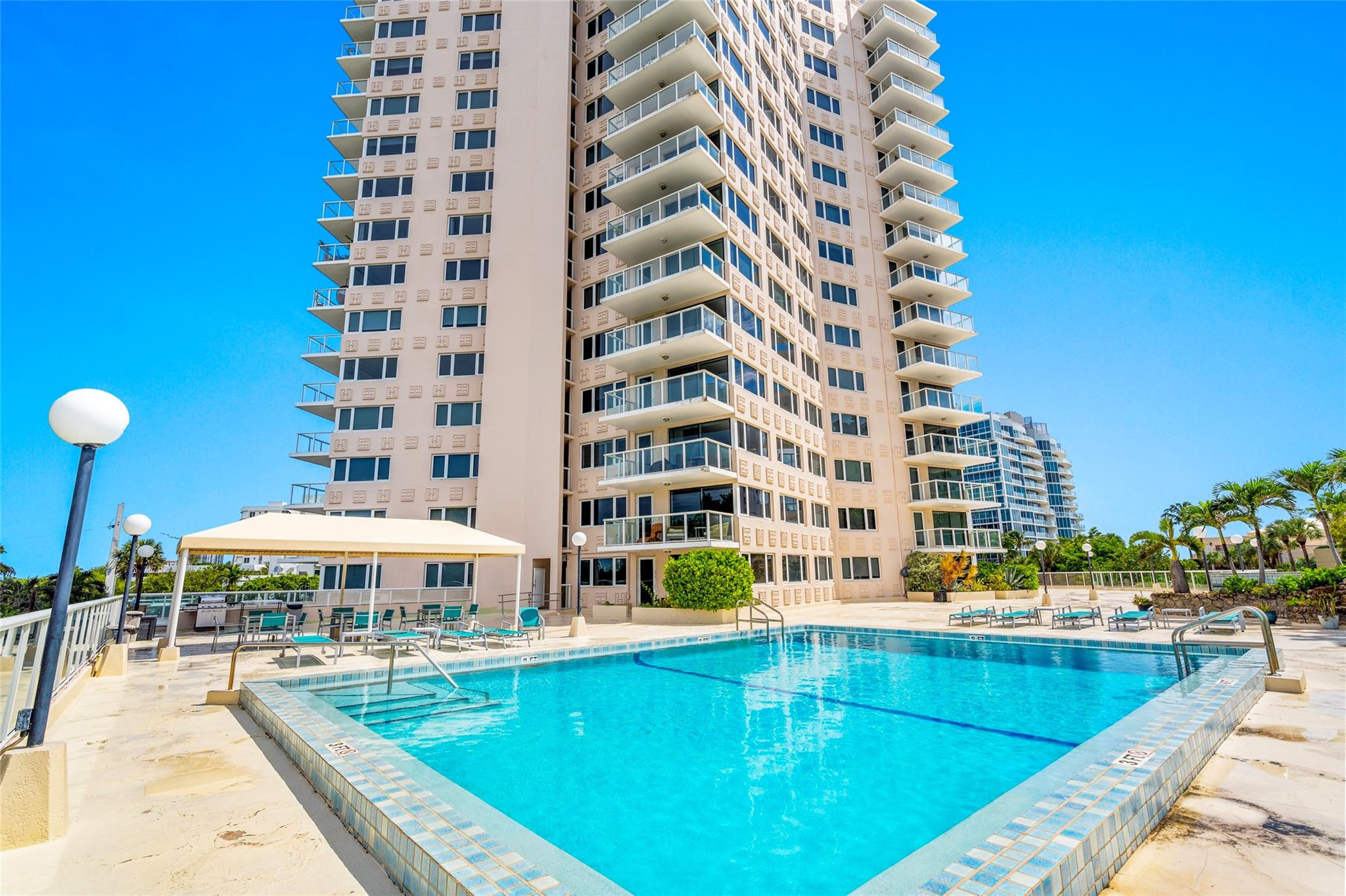 3000 Holiday Dr 1002