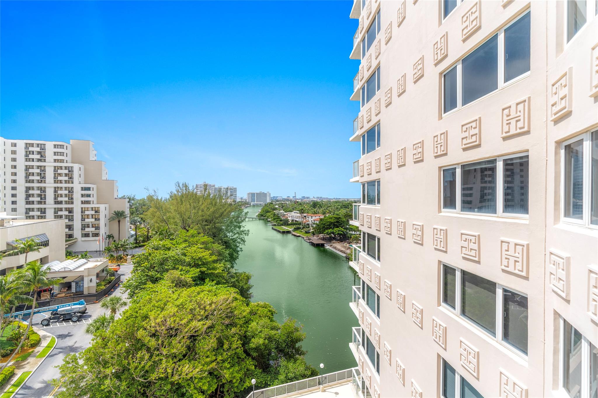 3000 Holiday Dr 1002