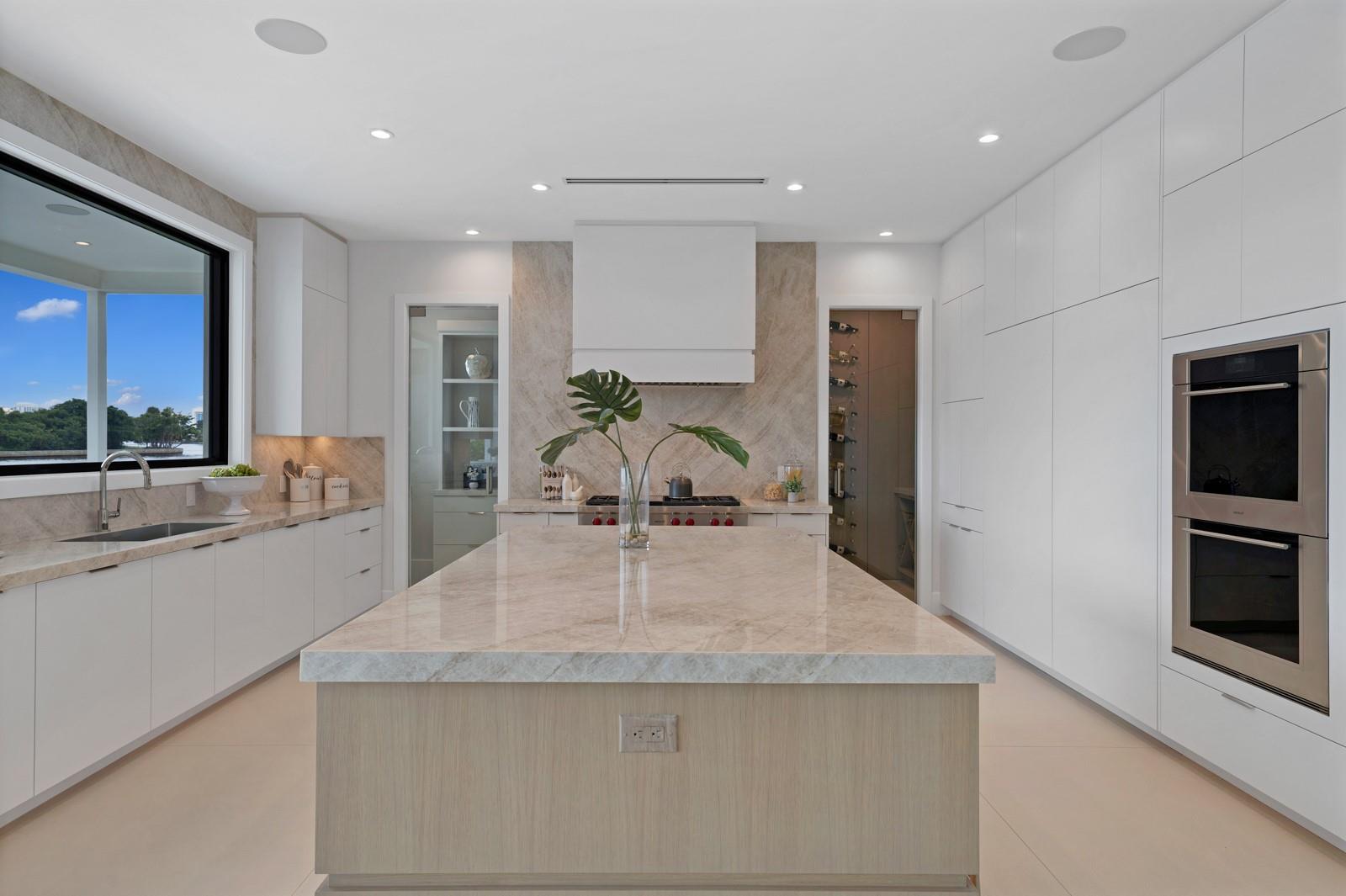 2010 Intracoastal Dr