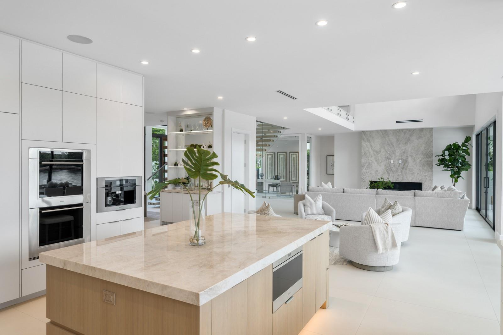 2010 Intracoastal Dr