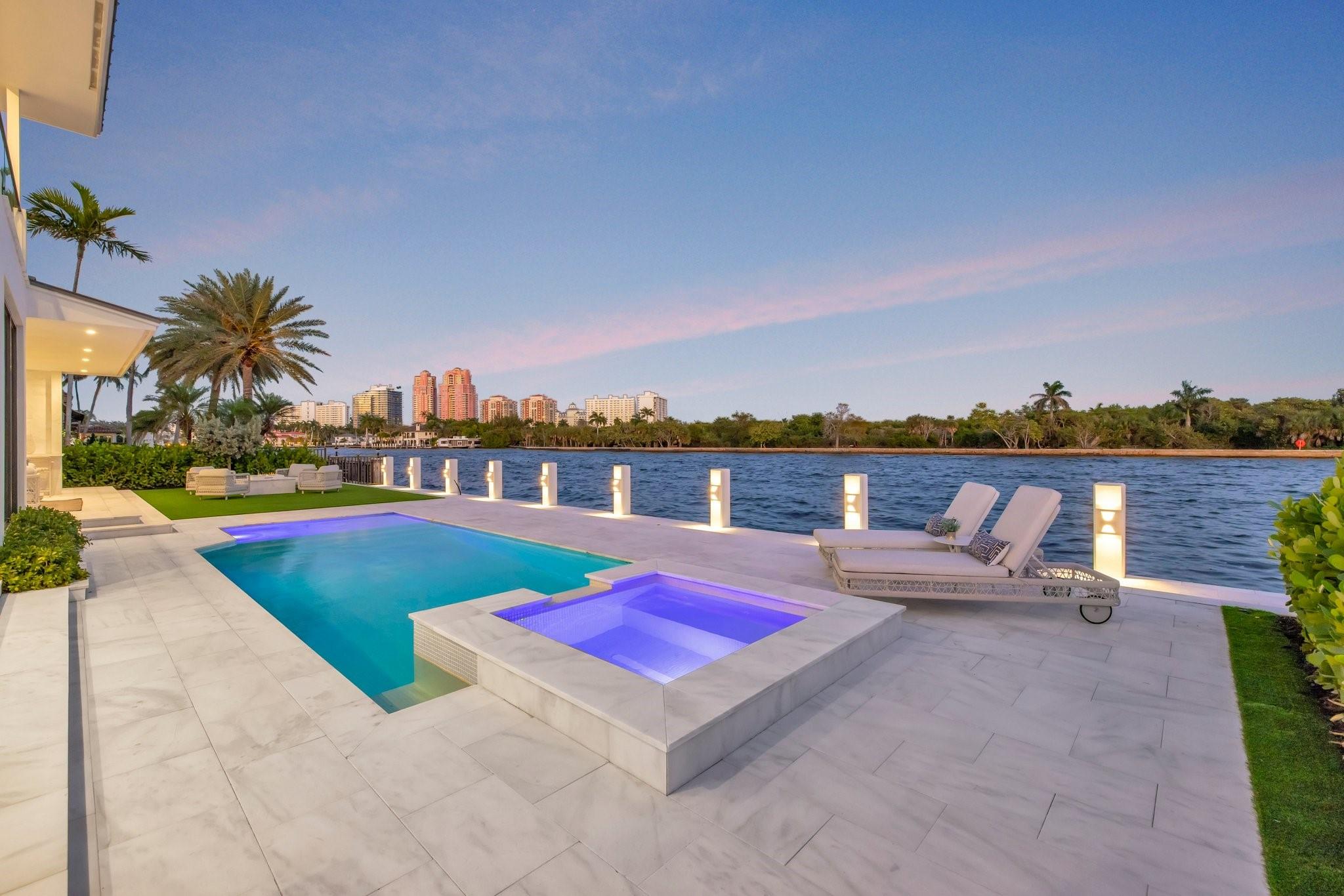 2010 Intracoastal Dr