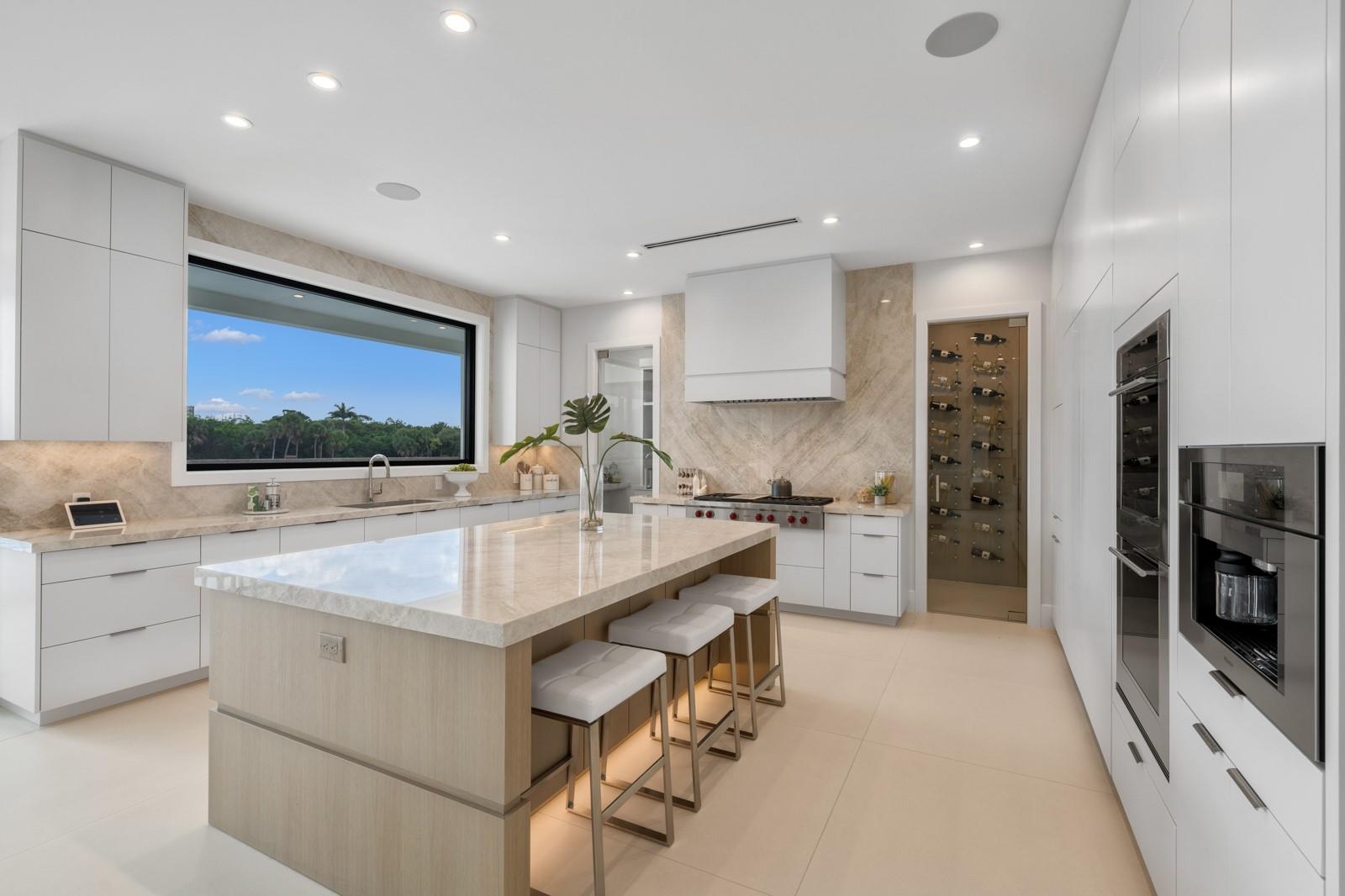 2010 Intracoastal Dr