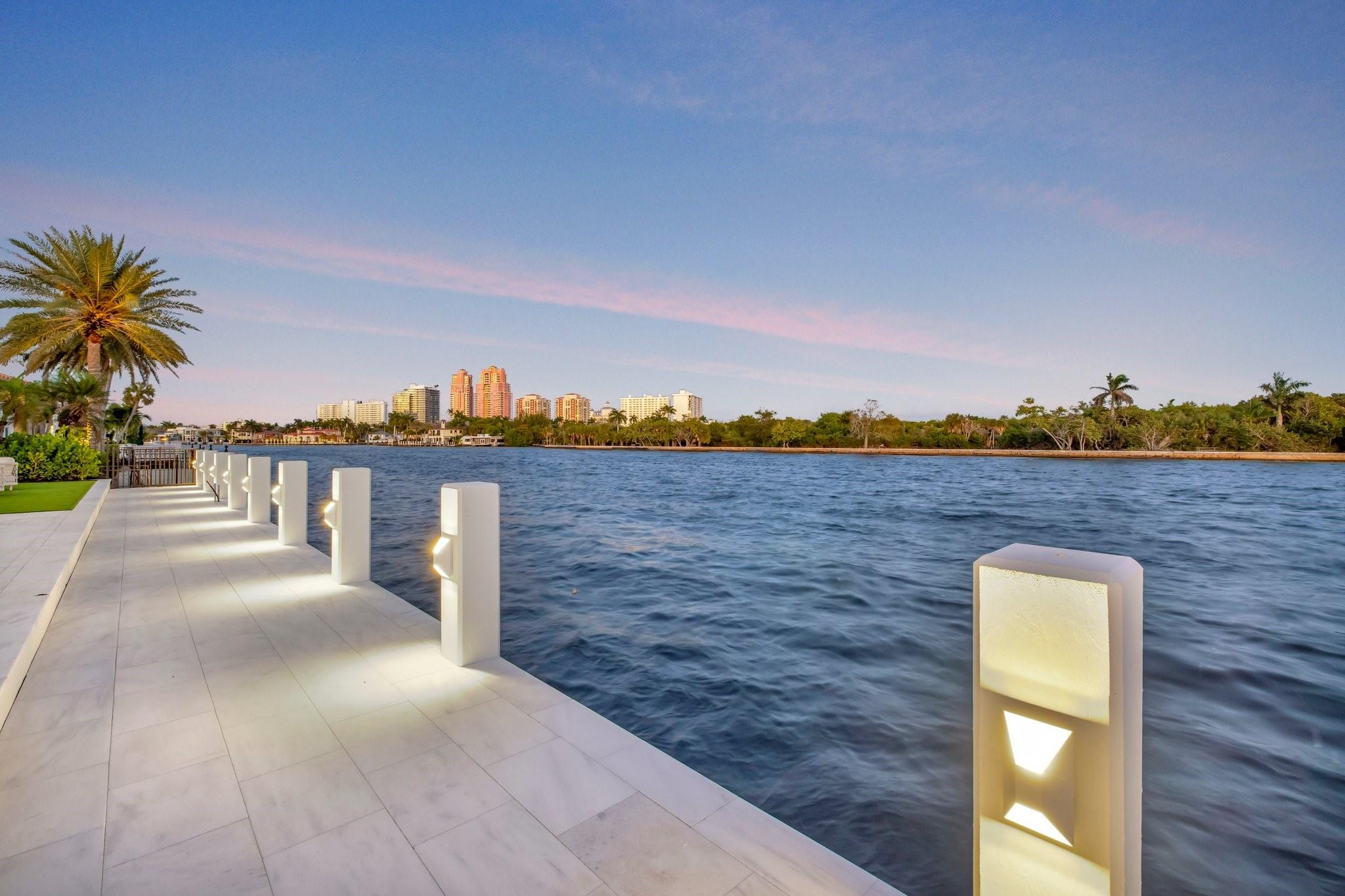 2010 Intracoastal Dr