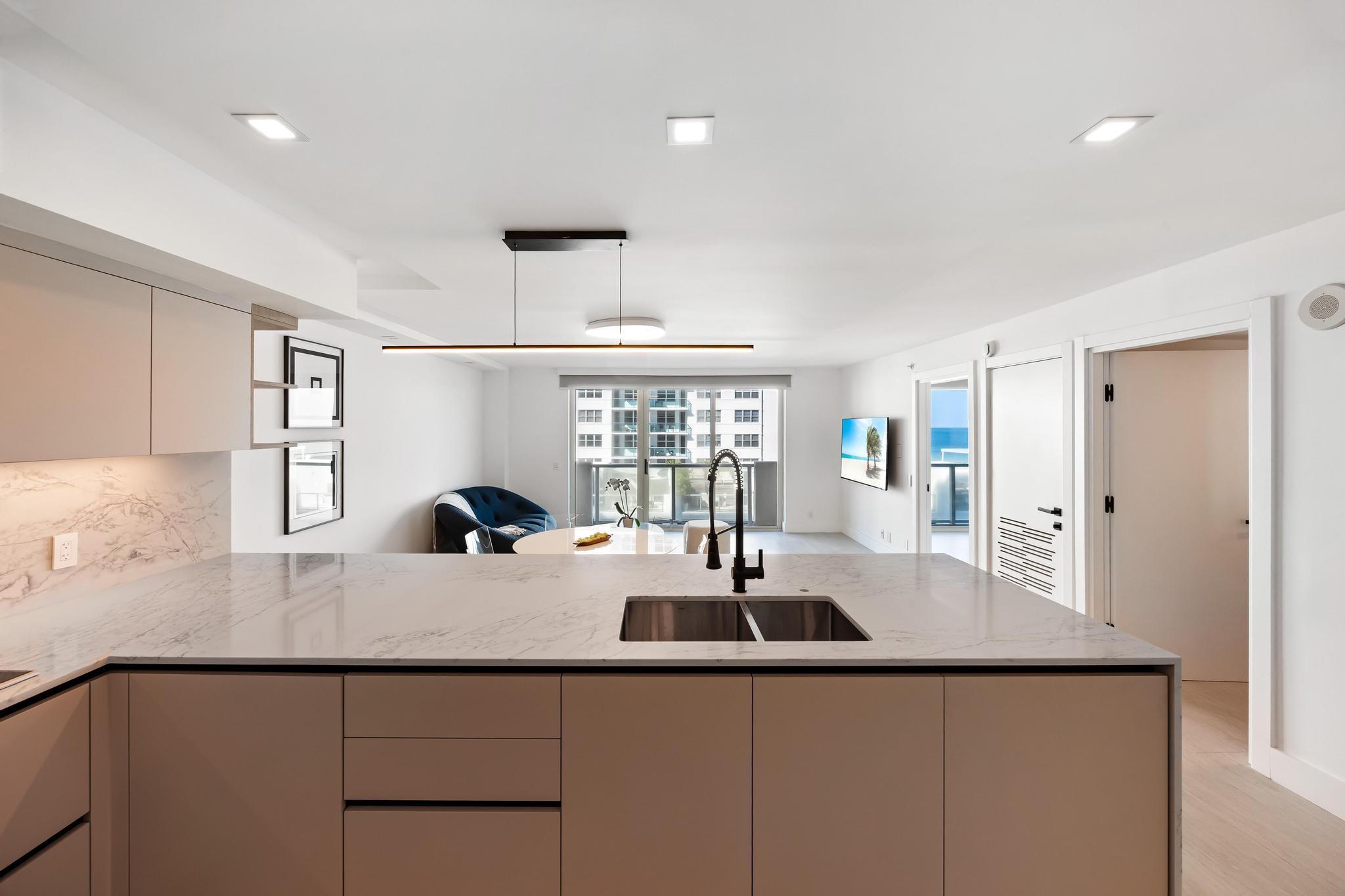 9499 Collins Ave 603