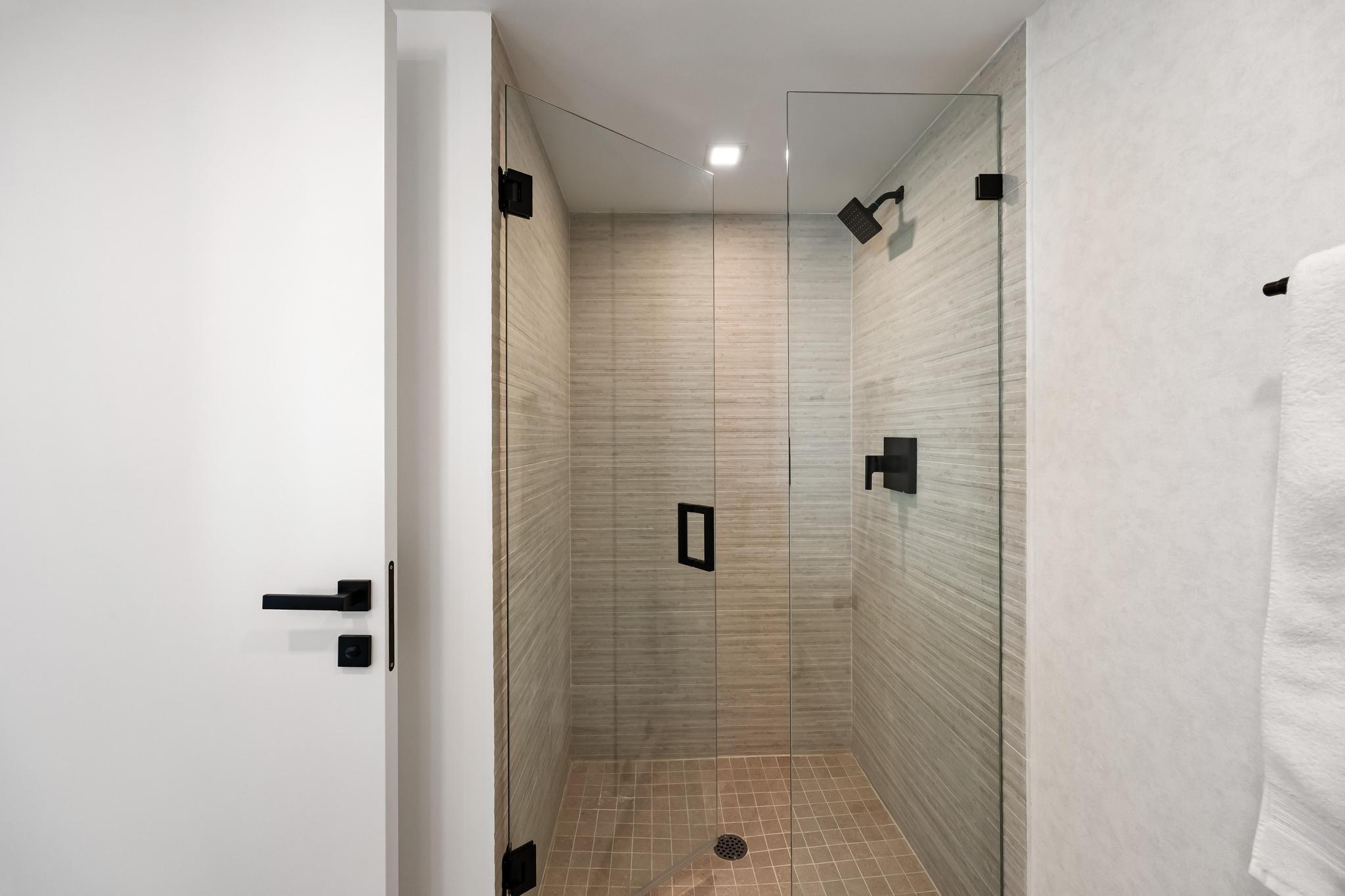 9499 Collins Ave 603