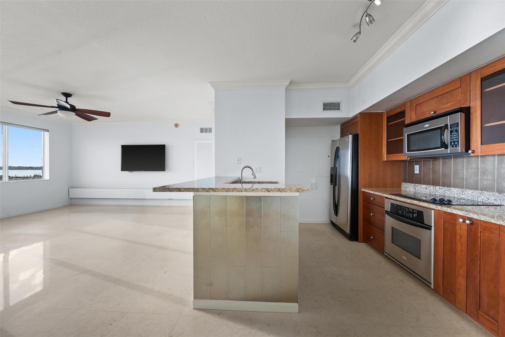 675 NW Flagler Ave 303