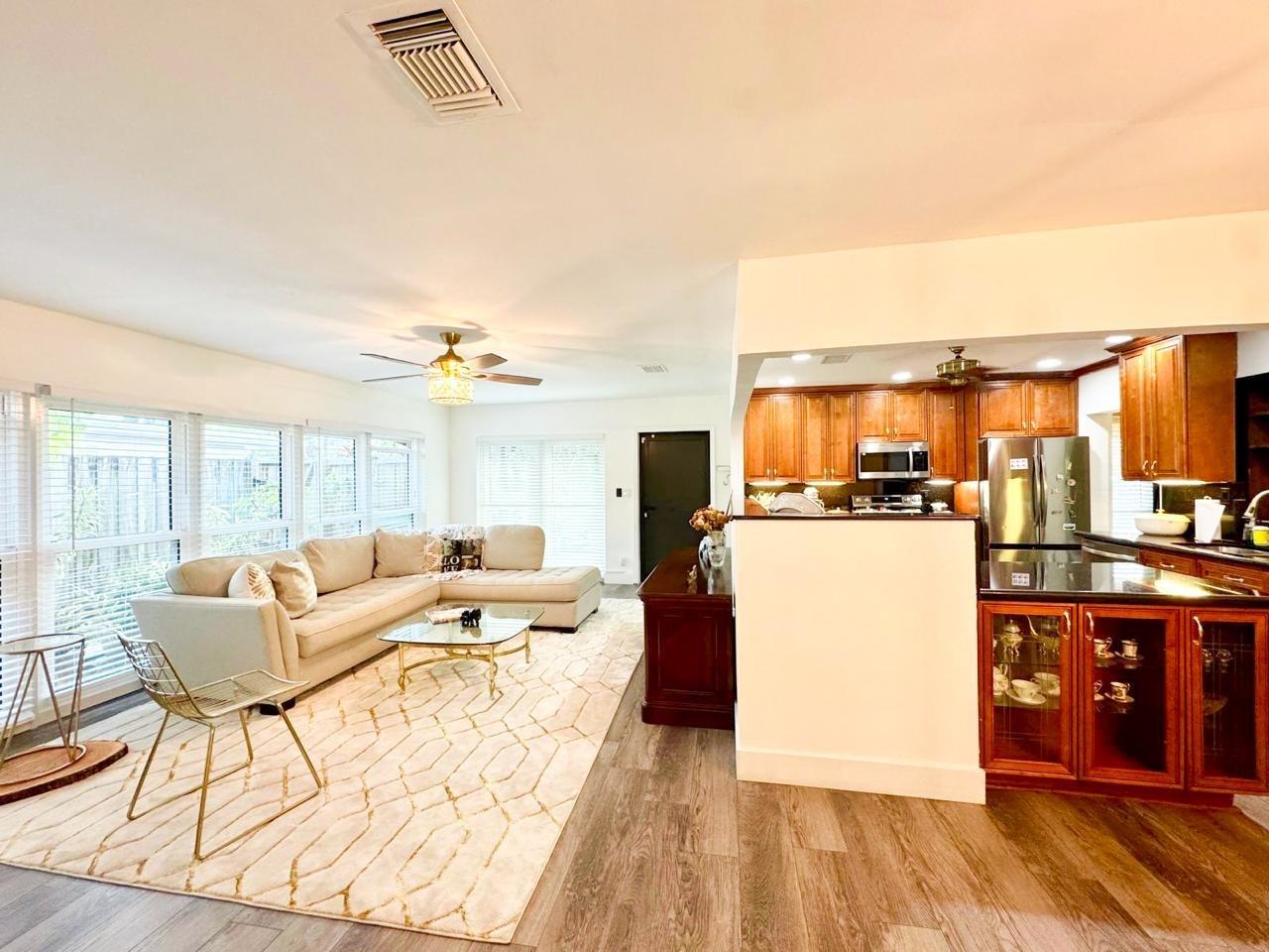 2133 Coral Gardens Dr