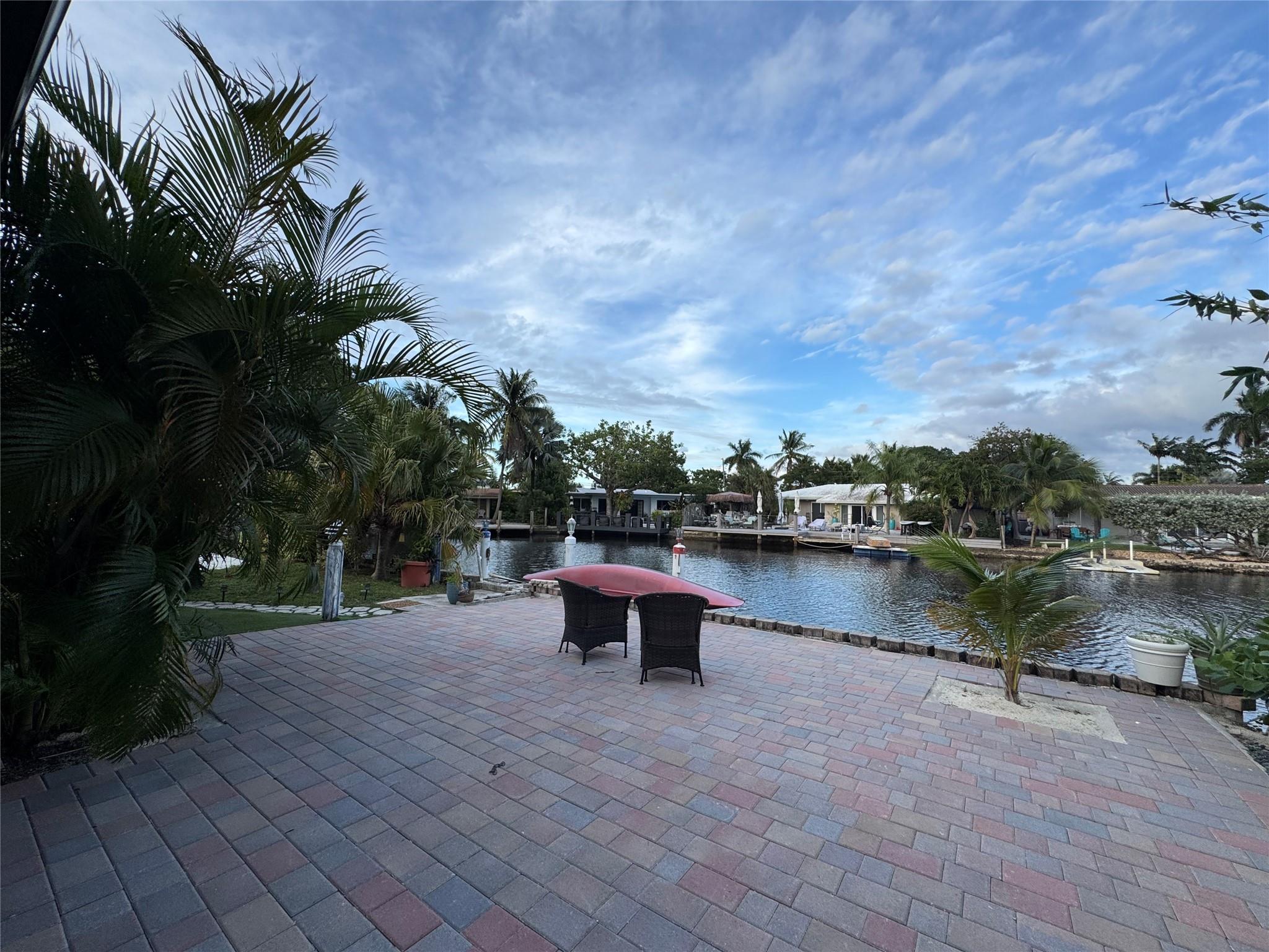 2133 Coral Gardens Dr