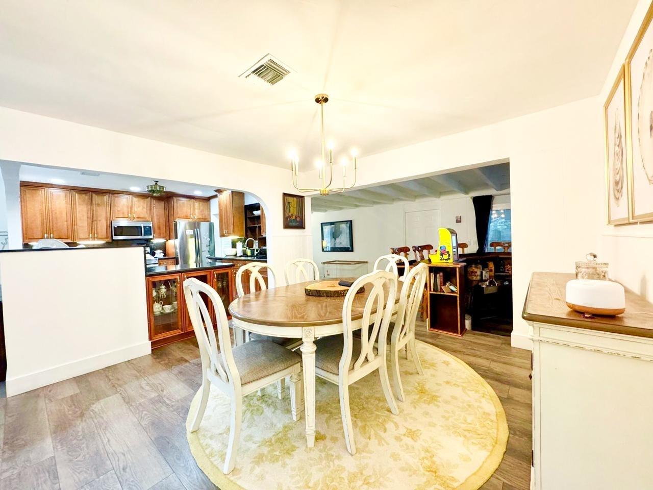 2133 Coral Gardens Dr