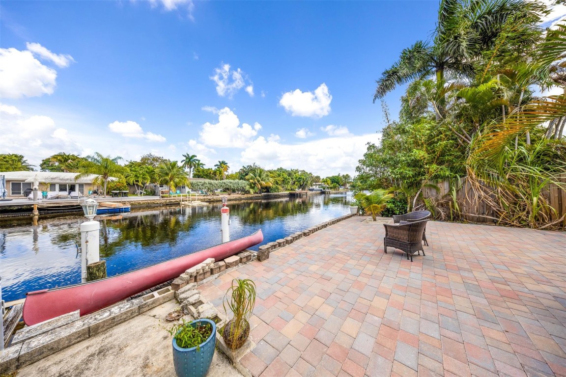 2133 Coral Gardens Dr