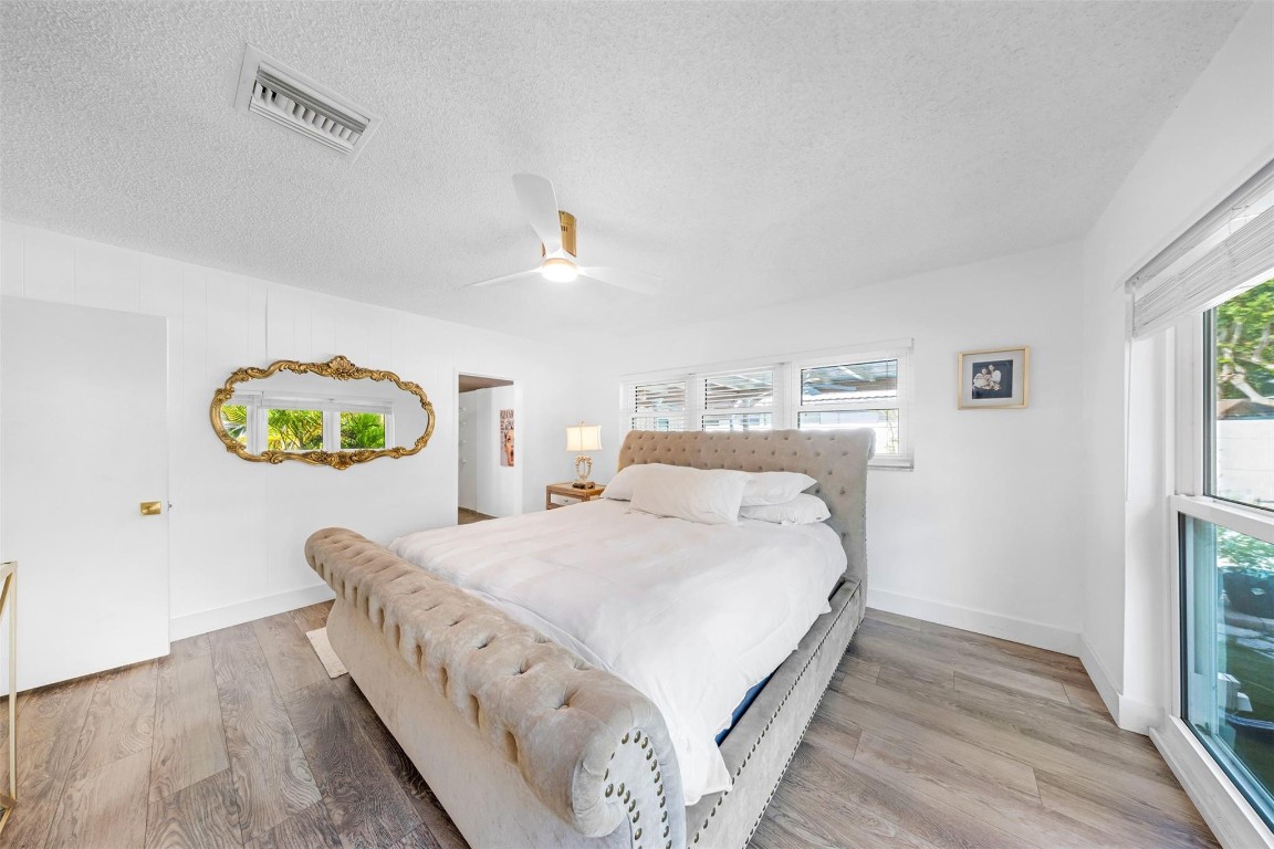 2133 Coral Gardens Dr