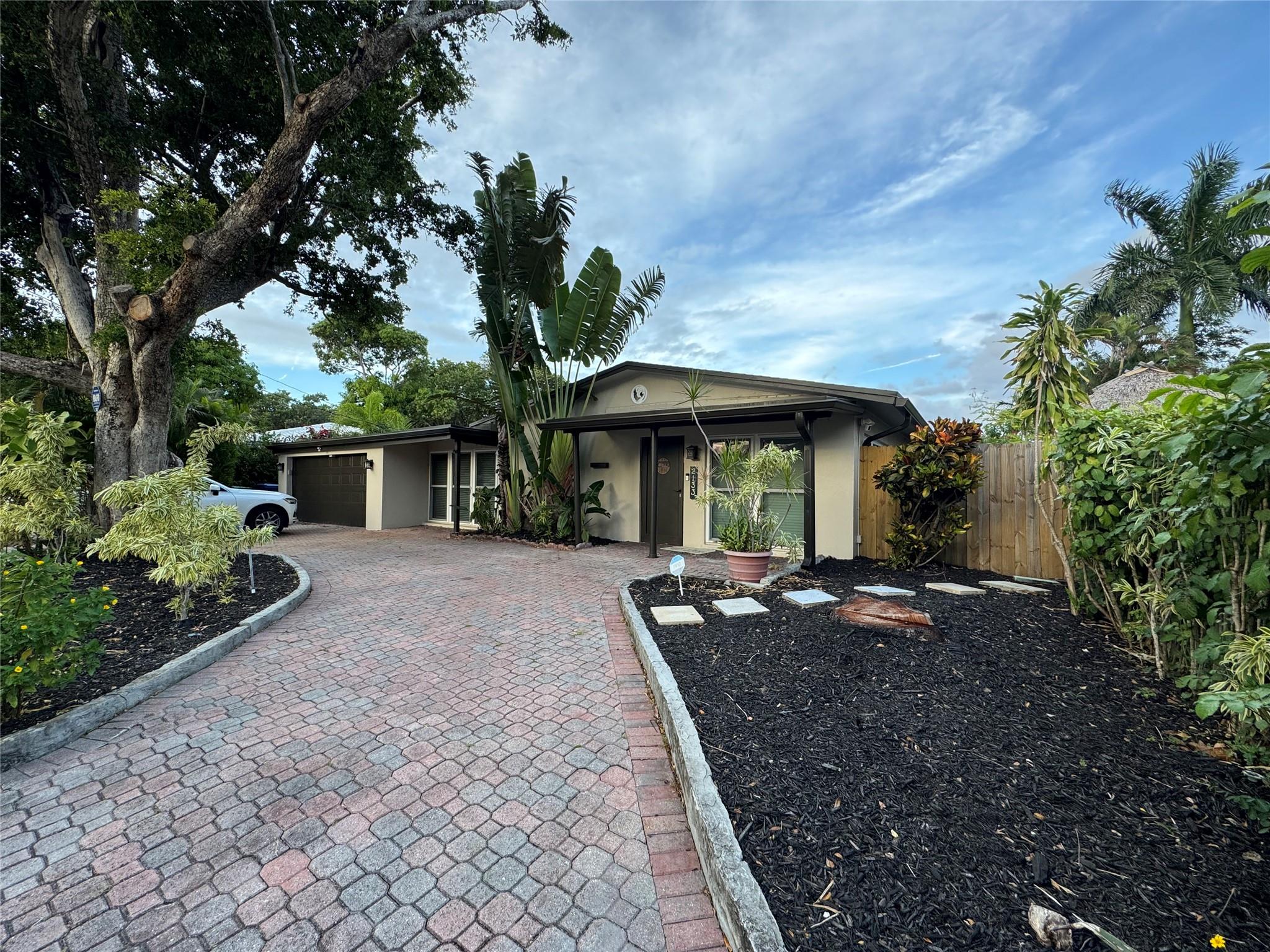 2133 Coral Gardens Dr