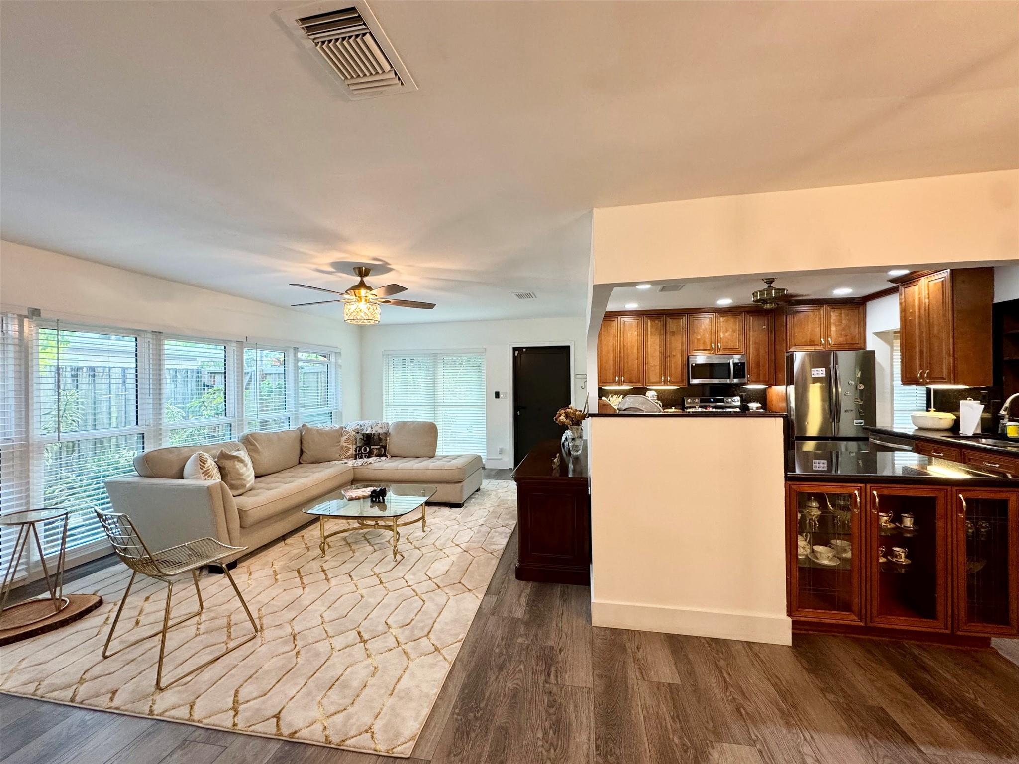 2133 Coral Gardens Dr