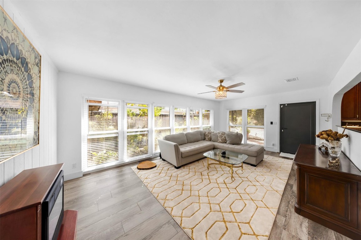 2133 Coral Gardens Dr